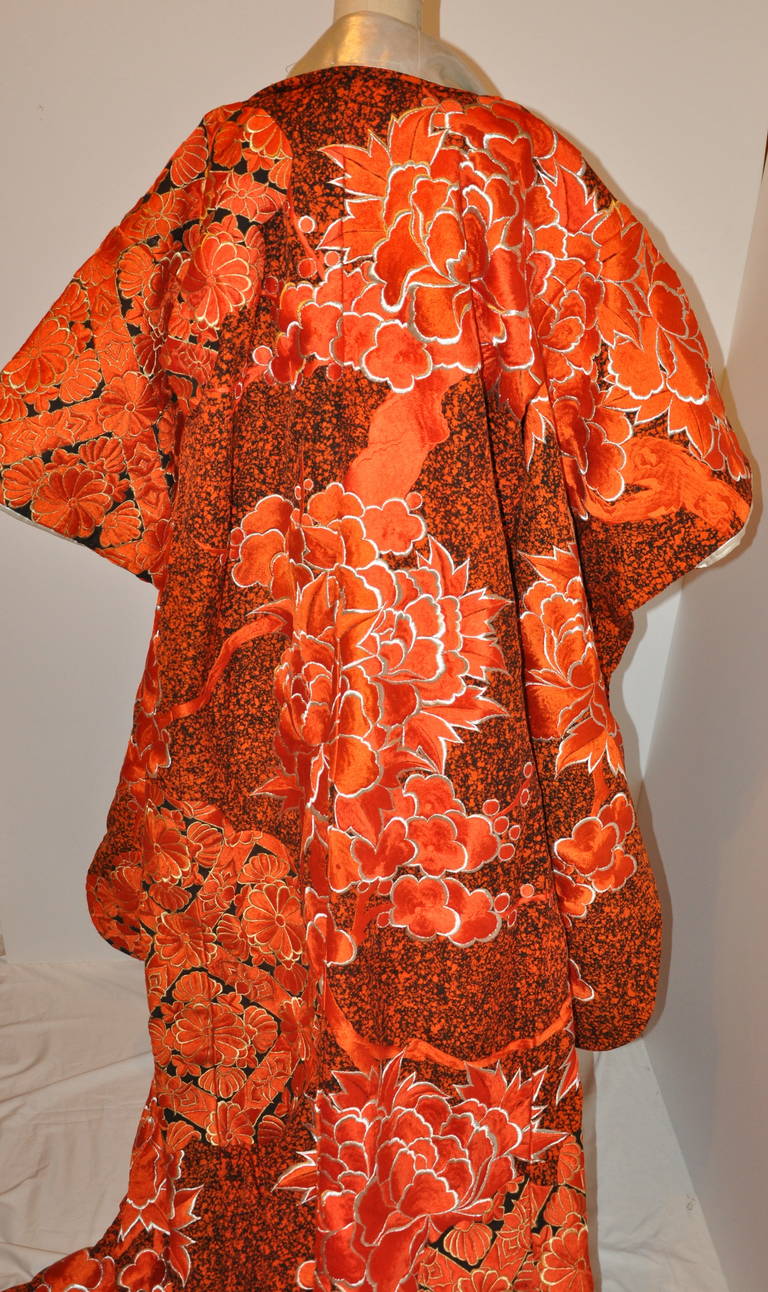 Women's Rare Spectacular Hand-Embroidered Tangerine & Gold Lame Japanese Kimono For Sale