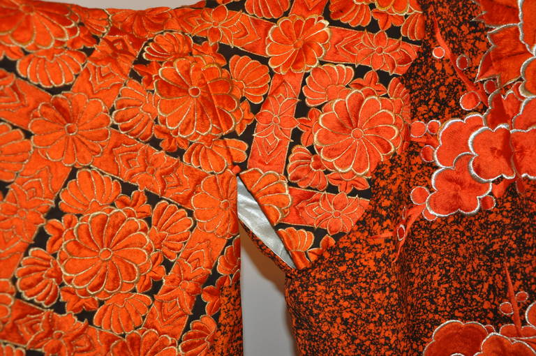 Seltener spektakulärer handbestickter japanischer Kimono aus Tangerine und goldener Lame im Angebot 3