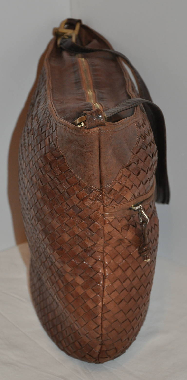 Bottega Veneta huge coco-brown signature woven lambskin weekender shoulder bag measures 18