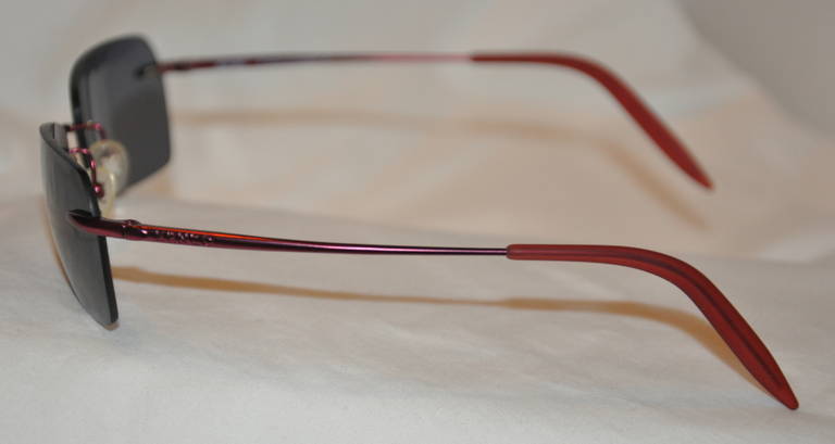 These iconic Kenzo's purple hardware frames sunglasses measures 5 1/4