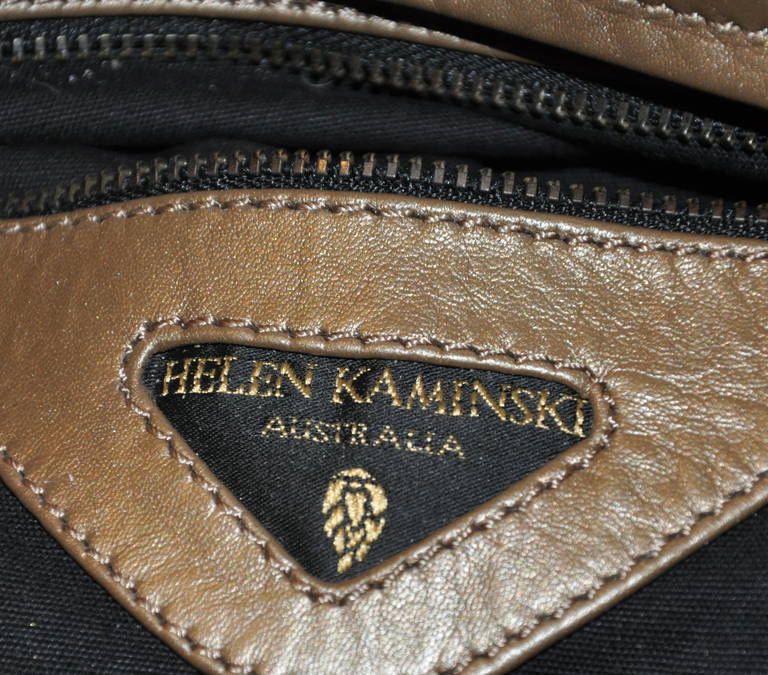 Helen Kaminski (Australien) Geflochtene Kalbsleder-Tasche mit Reißverschluss in Bronze im Zustand „Hervorragend“ im Angebot in New York, NY