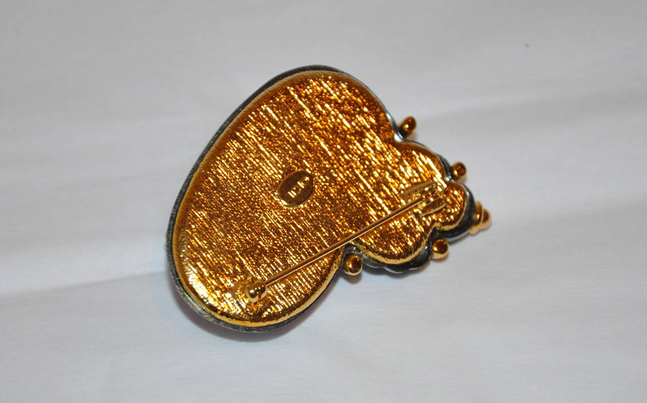 Kenneth Jay Lane Steel Gray with Gold Accent SeaShell Brooch In Good Condition For Sale In New York, NY
