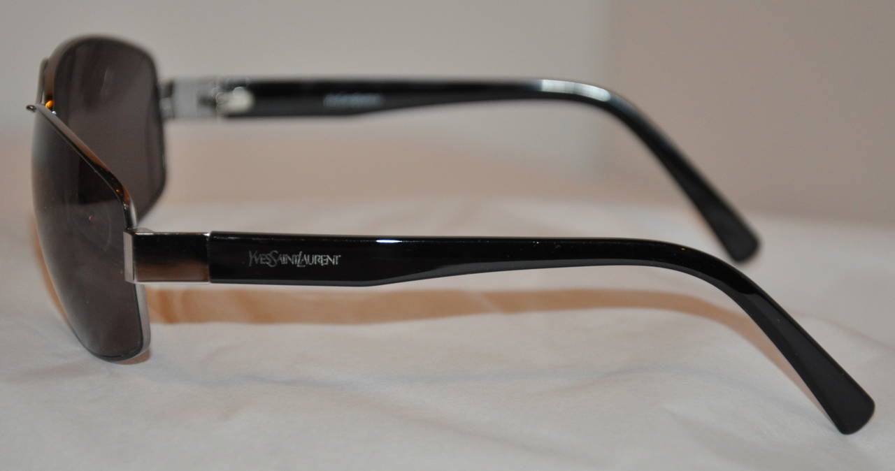 Yves Saint Laurent Black Hardware with Black Lucite Sunglasses In Excellent Condition For Sale In New York, NY