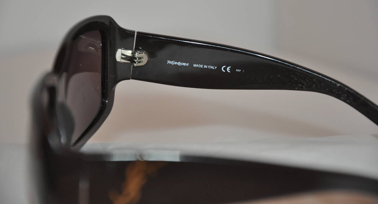 thick black gucci sunglasses