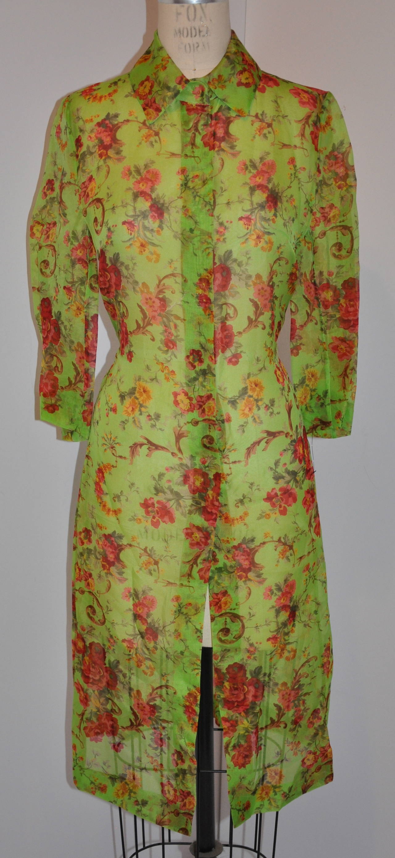 Dolce & Gabbana Bold Floral Two-Piece Silk Pant Ensemble In New Condition For Sale In New York, NY