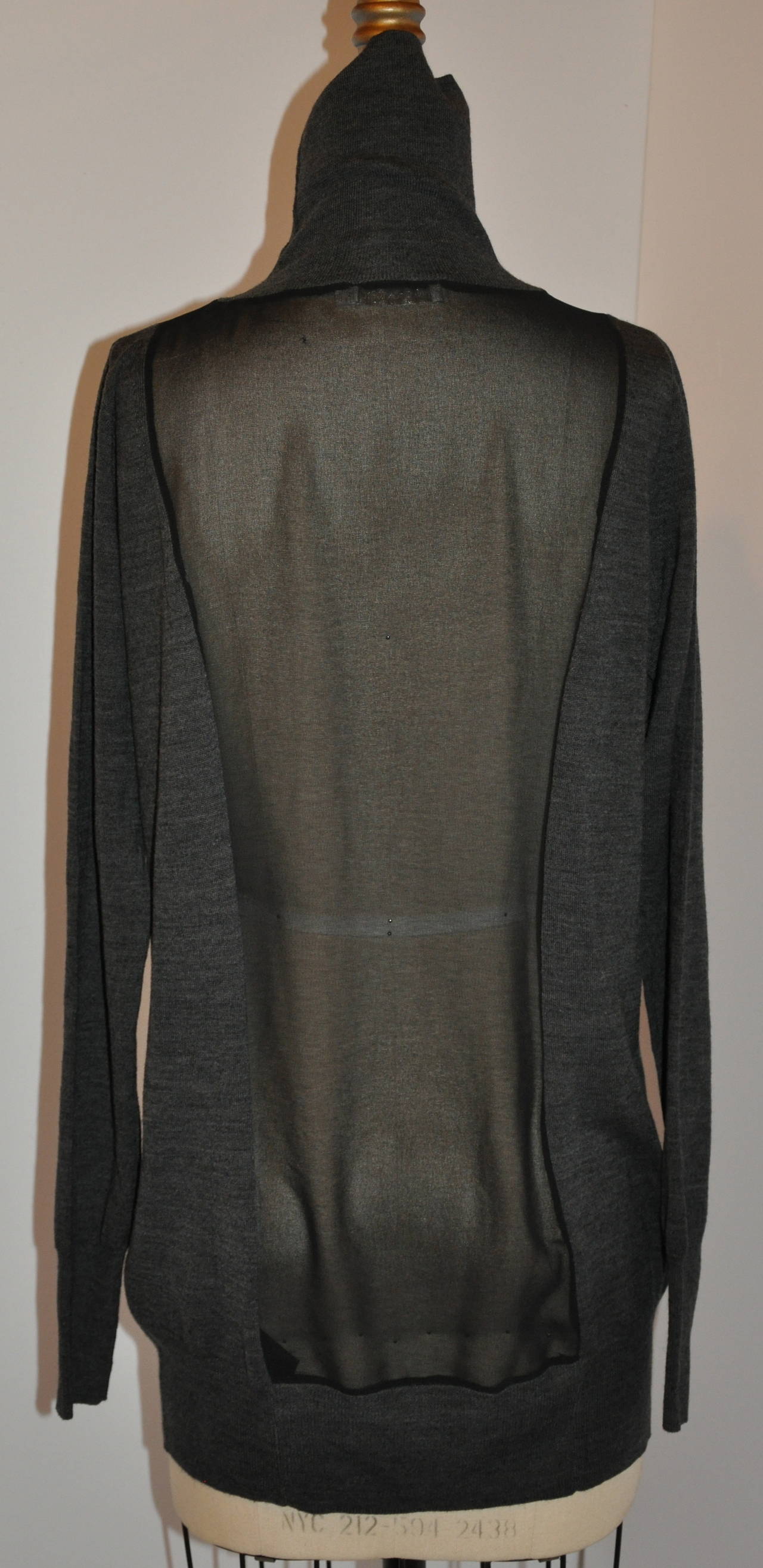 Camiseta de cuello alto Anne Fontaine en carbón y transparencias en Excelente estado para la venta en New York, NY