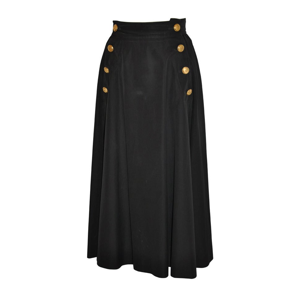 Yves Saint Laurent - Jupe noire avec détail doré caractéristique doré en vente