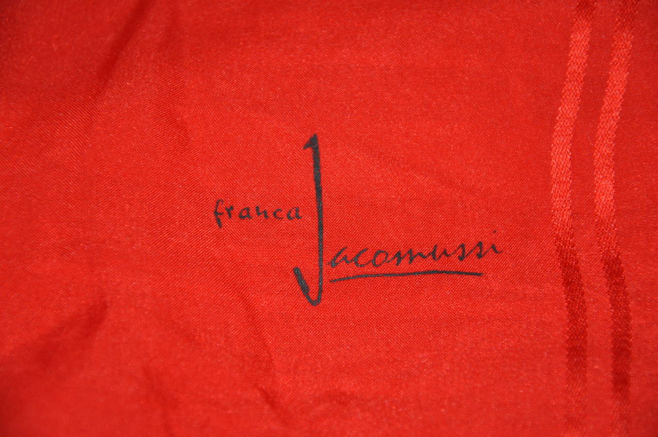Franca Hacomussi of France, sciarpa di seta a quadri in una combinazione di seta e chiffon di seta, rifinita con bordi arrotolati a mano, misura 11 1/2