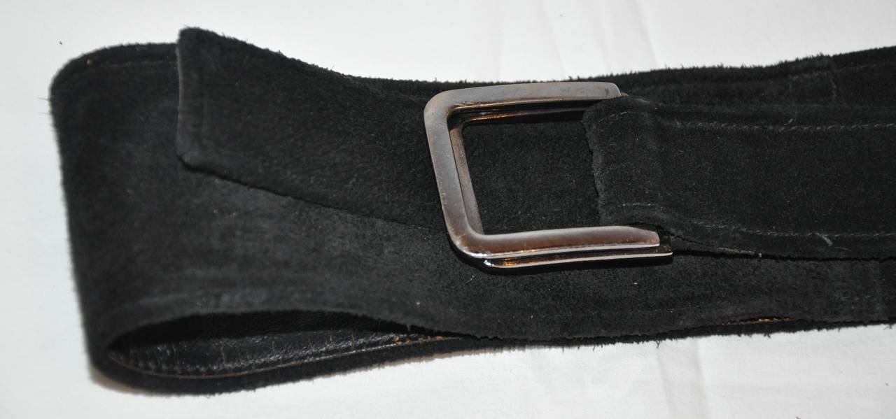 Cintura a doppio strato in pelle scamosciata nera di Yves Saint Laurent In condizioni buone in vendita a New York, NY