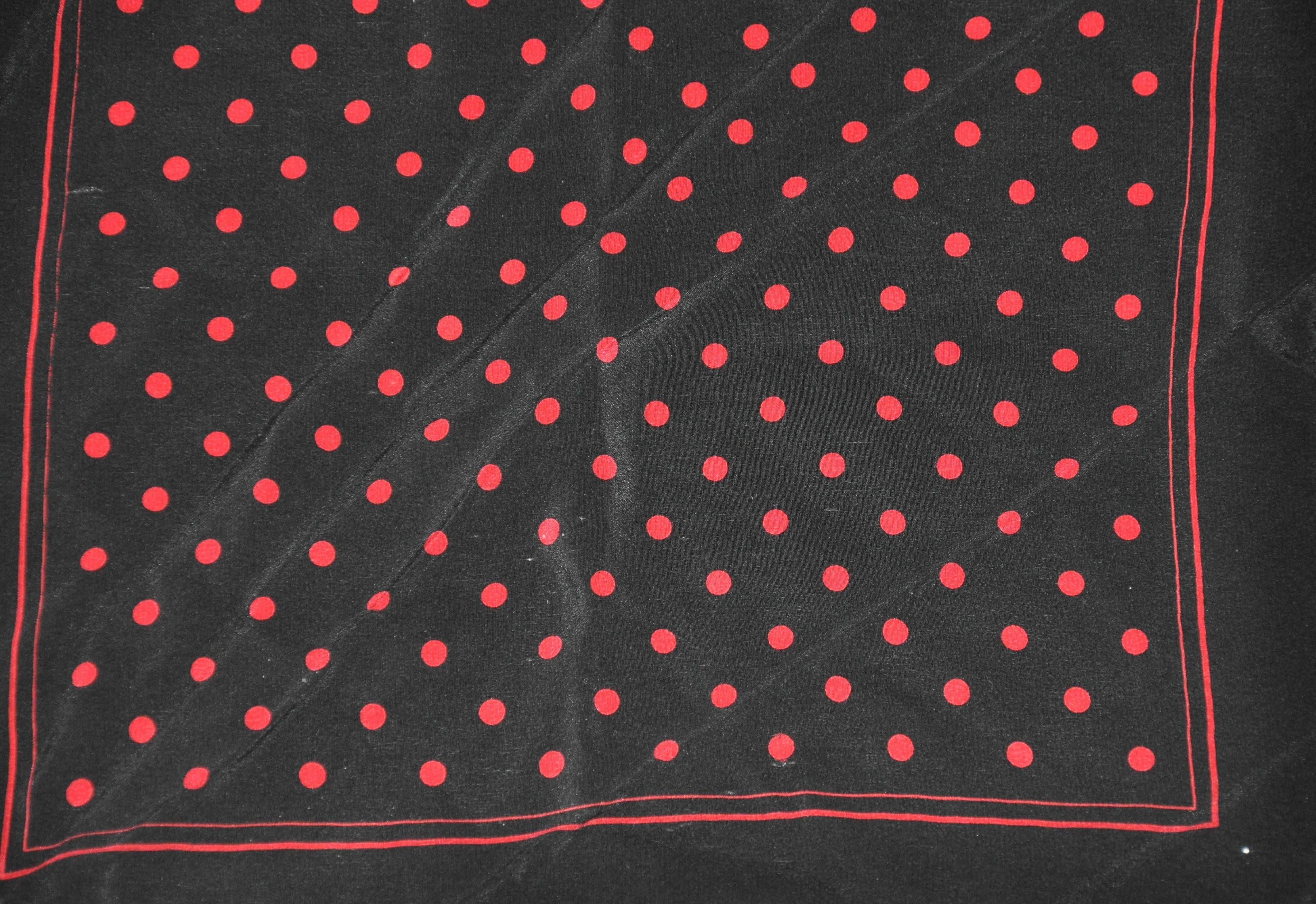 Multi-Color Polka-Dot Seidentaschentuch im Zustand „Gut“ im Angebot in New York, NY