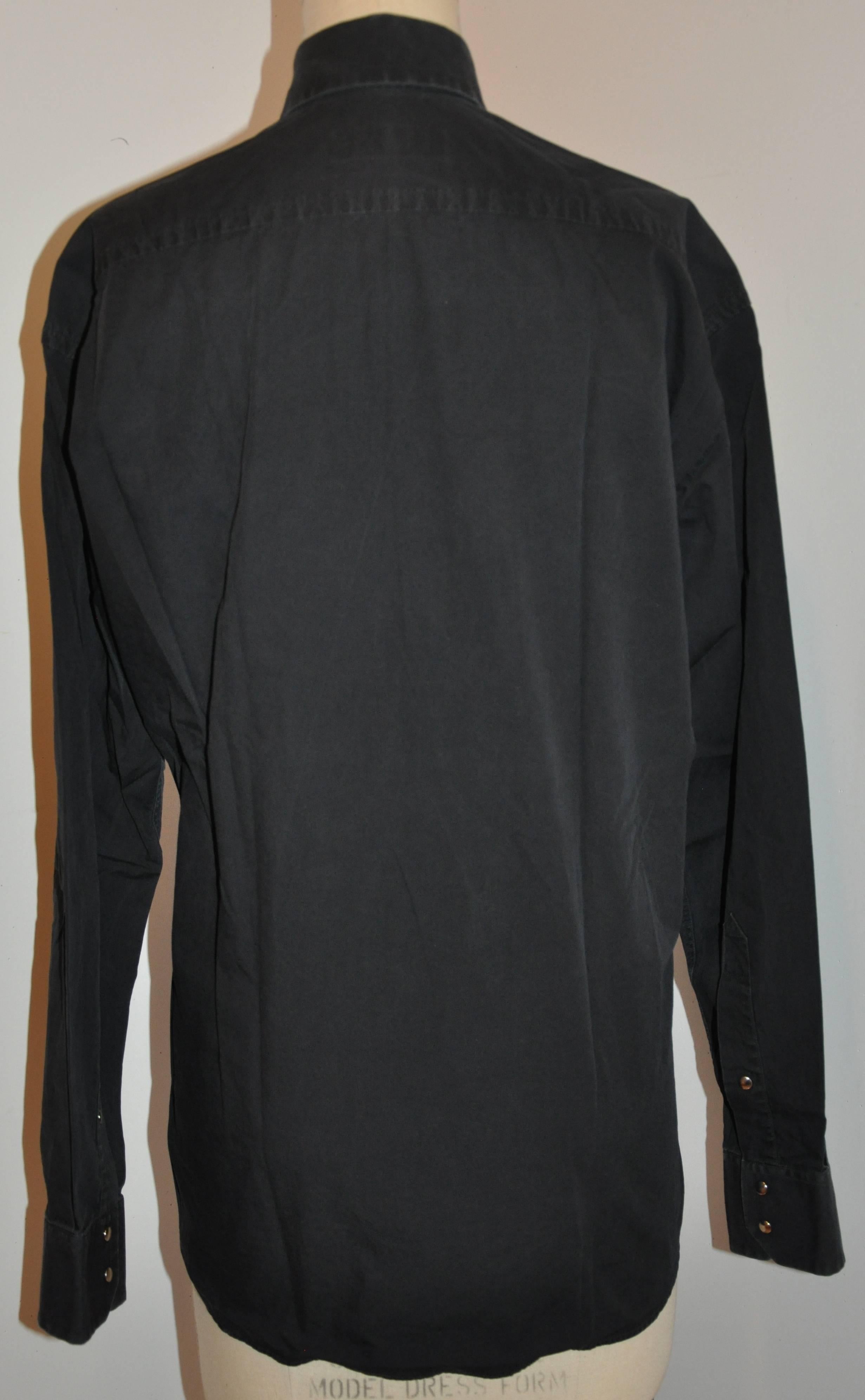        Thierry Mugler men's black cotton shirt has seven snaps in front as well as two patch pockets with snap closing. The sleeves has three snaps as closing.
       The total length in front measures 27