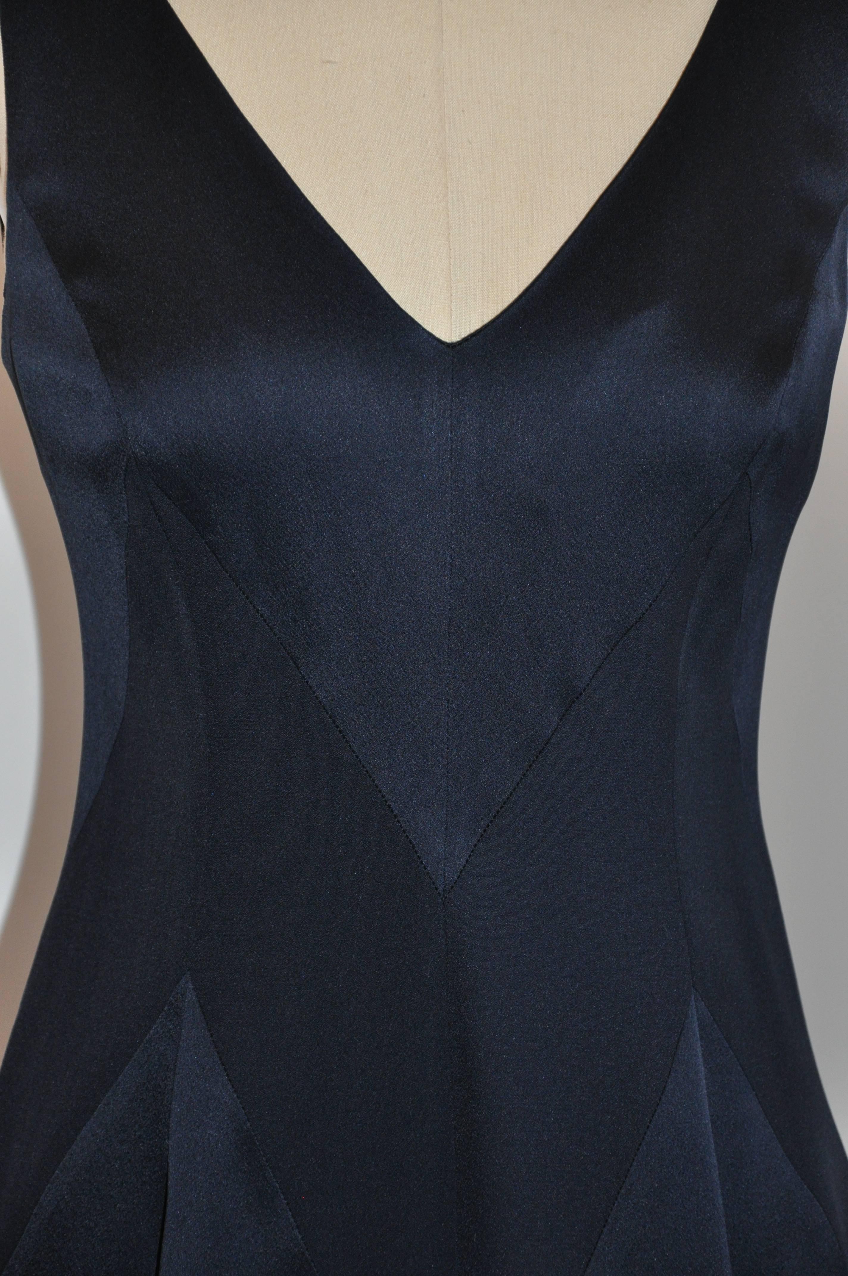Moschino: dunkles marineblaues mehrteiliges Kleid aus Krepp  (Schwarz) im Angebot