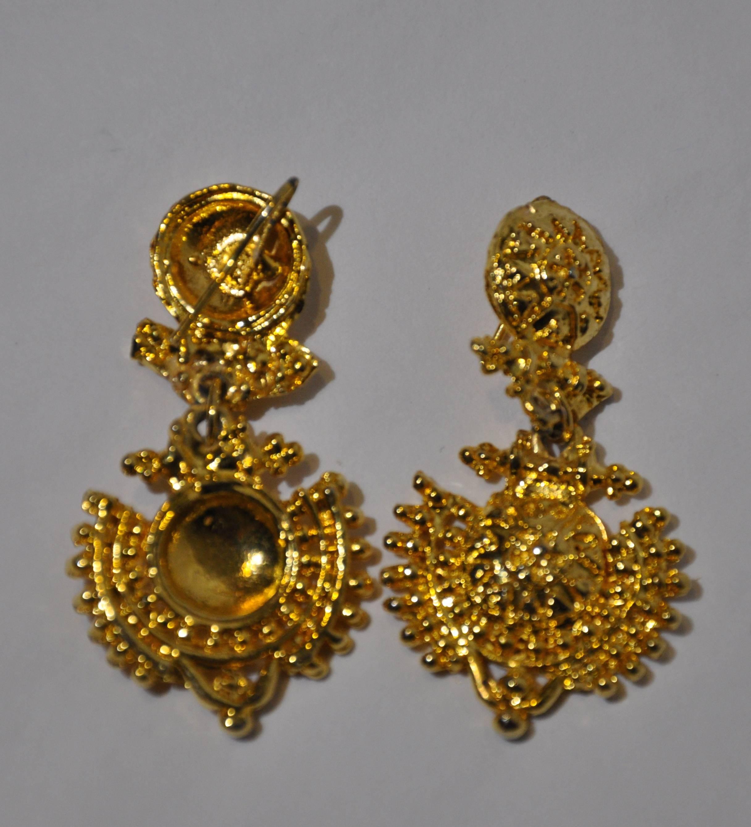          These wonderfully elegant gilded gold hardware with a vermeil finished are detailed with engraved carvings throughout, and measures 2" in height, 1" in width.