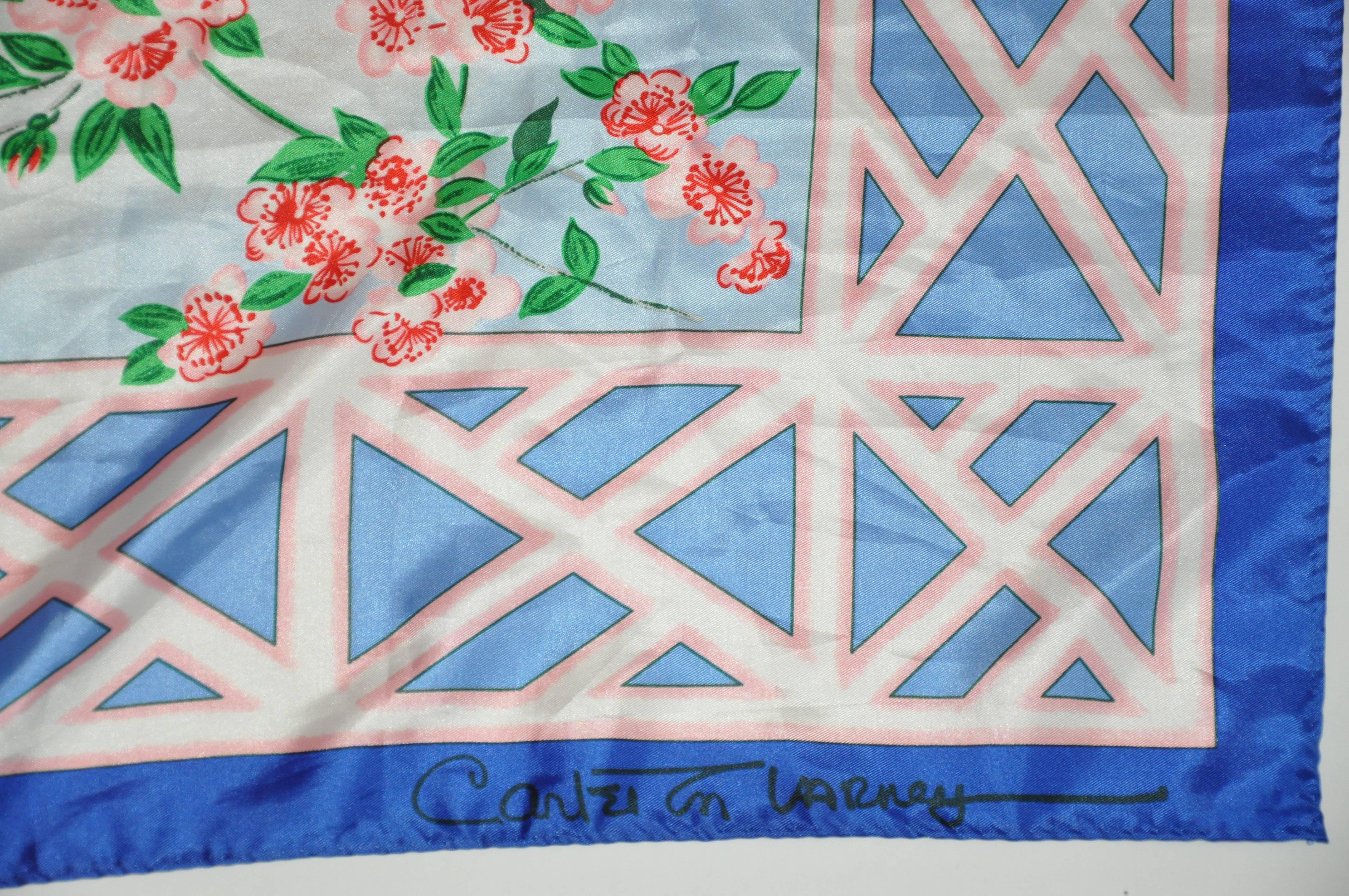 Il foulard in seta con stampa floreale multicolore Varney è stato firmato a mano su tutti e quattro gli angoli di questa meravigliosa sciarpa in seta e rifinito con bordi arrotolati a mano. La sciarpa misura 34