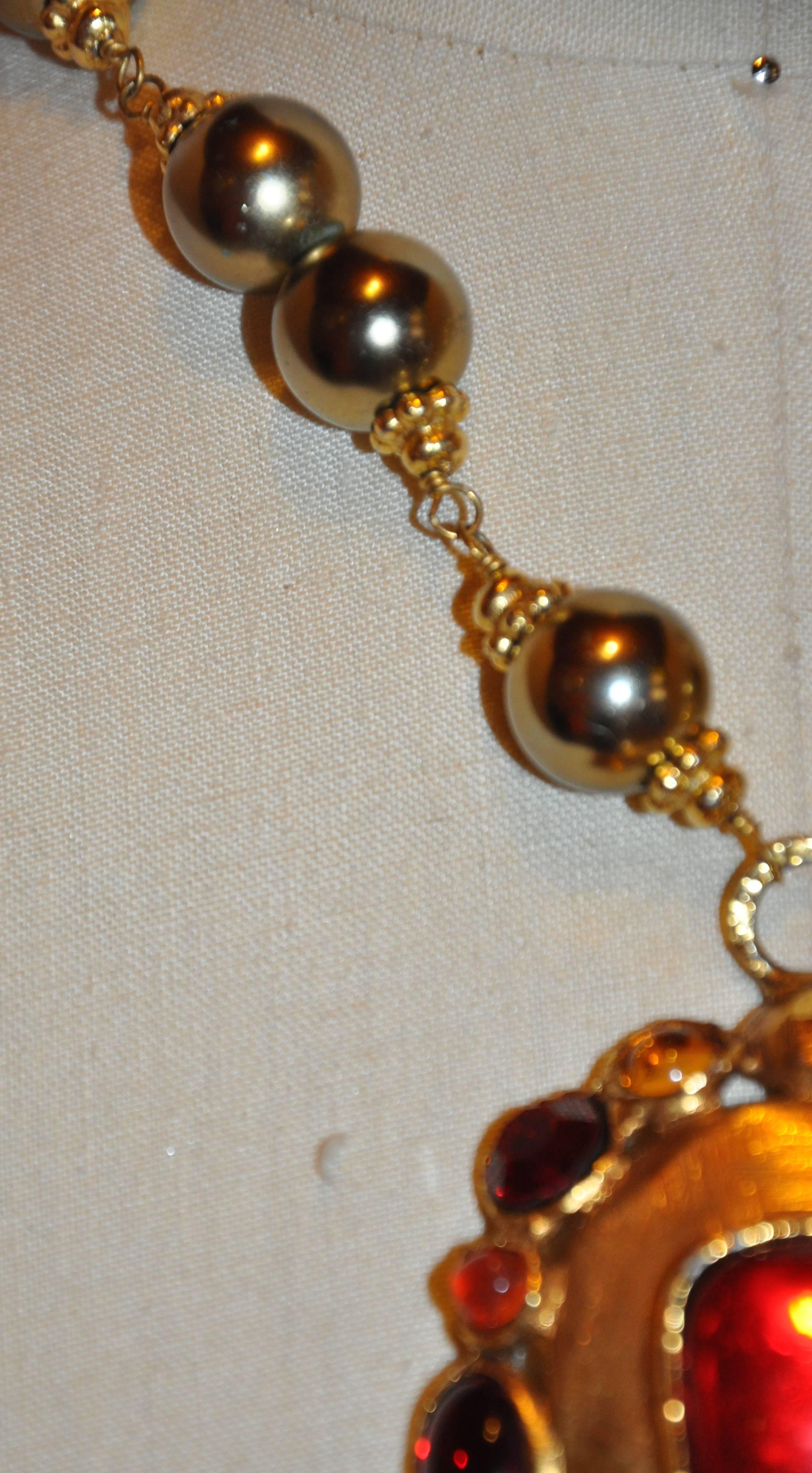 Emanuel Ungaro Impressionnant collier en verre pour verre multicolore et or doré   Bon état - En vente à New York, NY