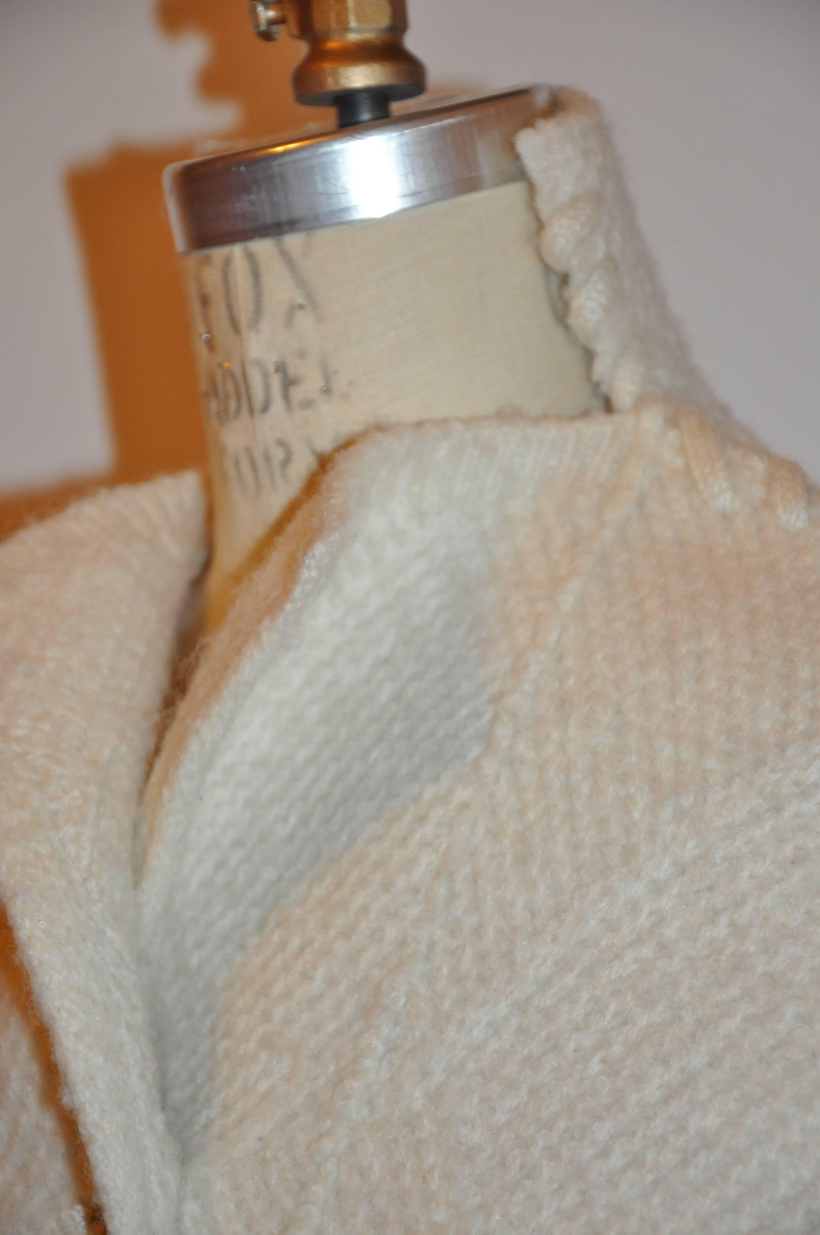 Issey Miyake - Veste en maille beige tissée « Loop Weave » Bon état - En vente à New York, NY