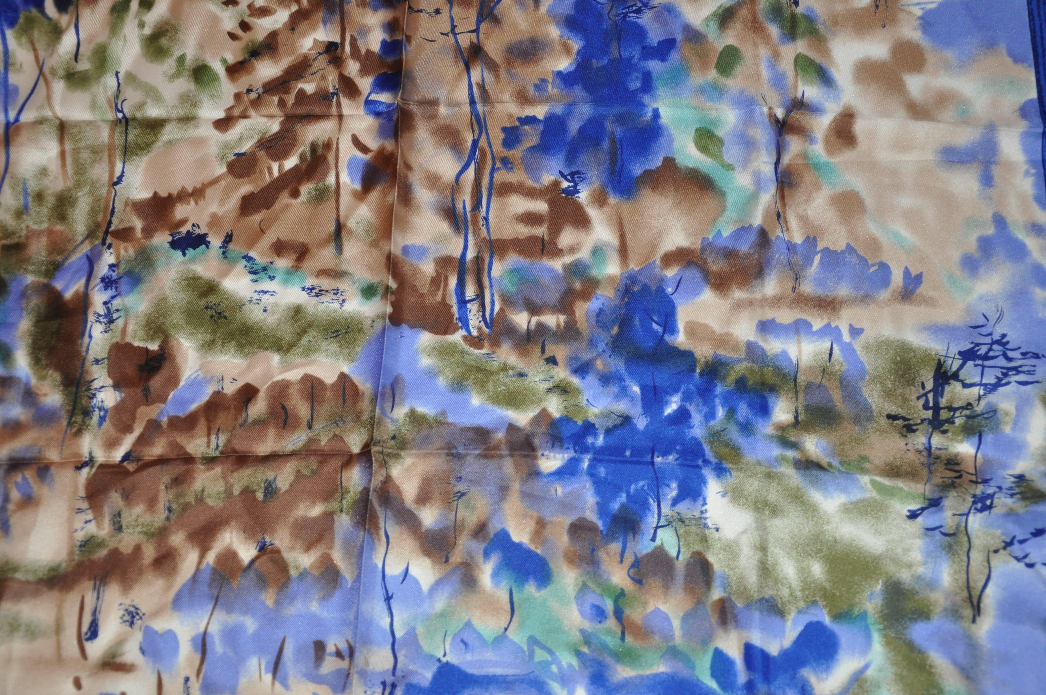 Vera - Écharpe en soie multicolore avec bordure bleue et marine « Scènes de campagne » Bon état - En vente à New York, NY