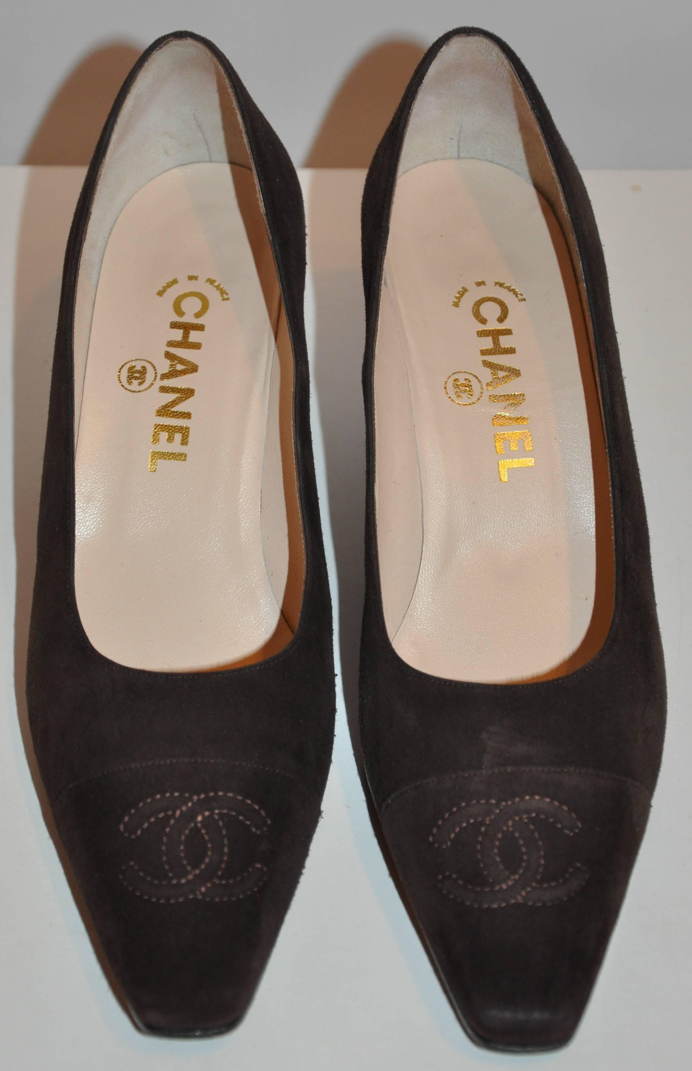         Chanel's wonderfully elegant coco-brown signature butter-soft lambskin suede mid-heel pumps is accented with their signature logo in front. The heels measures 2 1/2