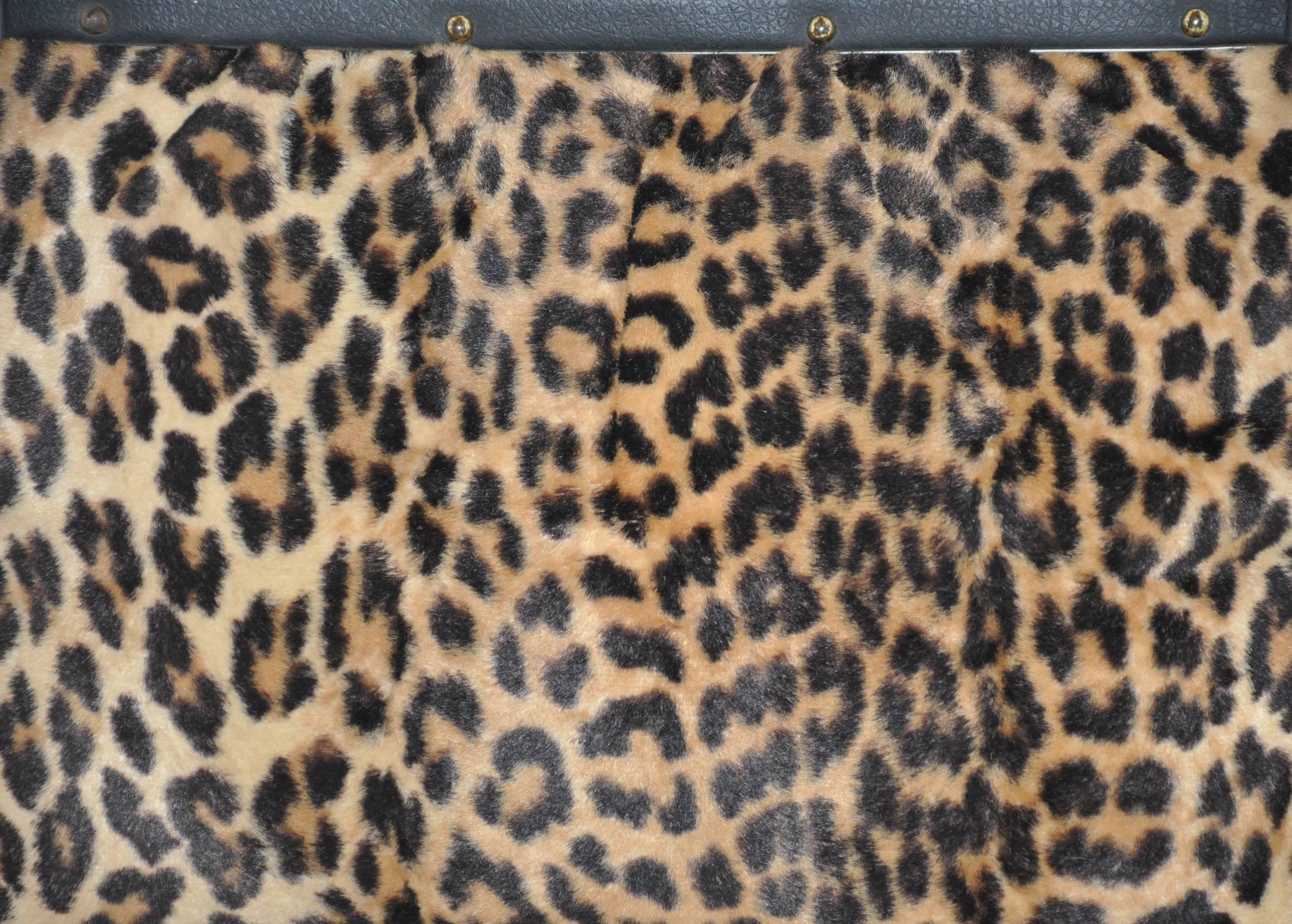           Ronay wonderful huge faux leopard print fur tote is combined with a heavy-duty gold hardware frame detailed with gold hardware studs on both the front and back of the frame. The top features a strong 