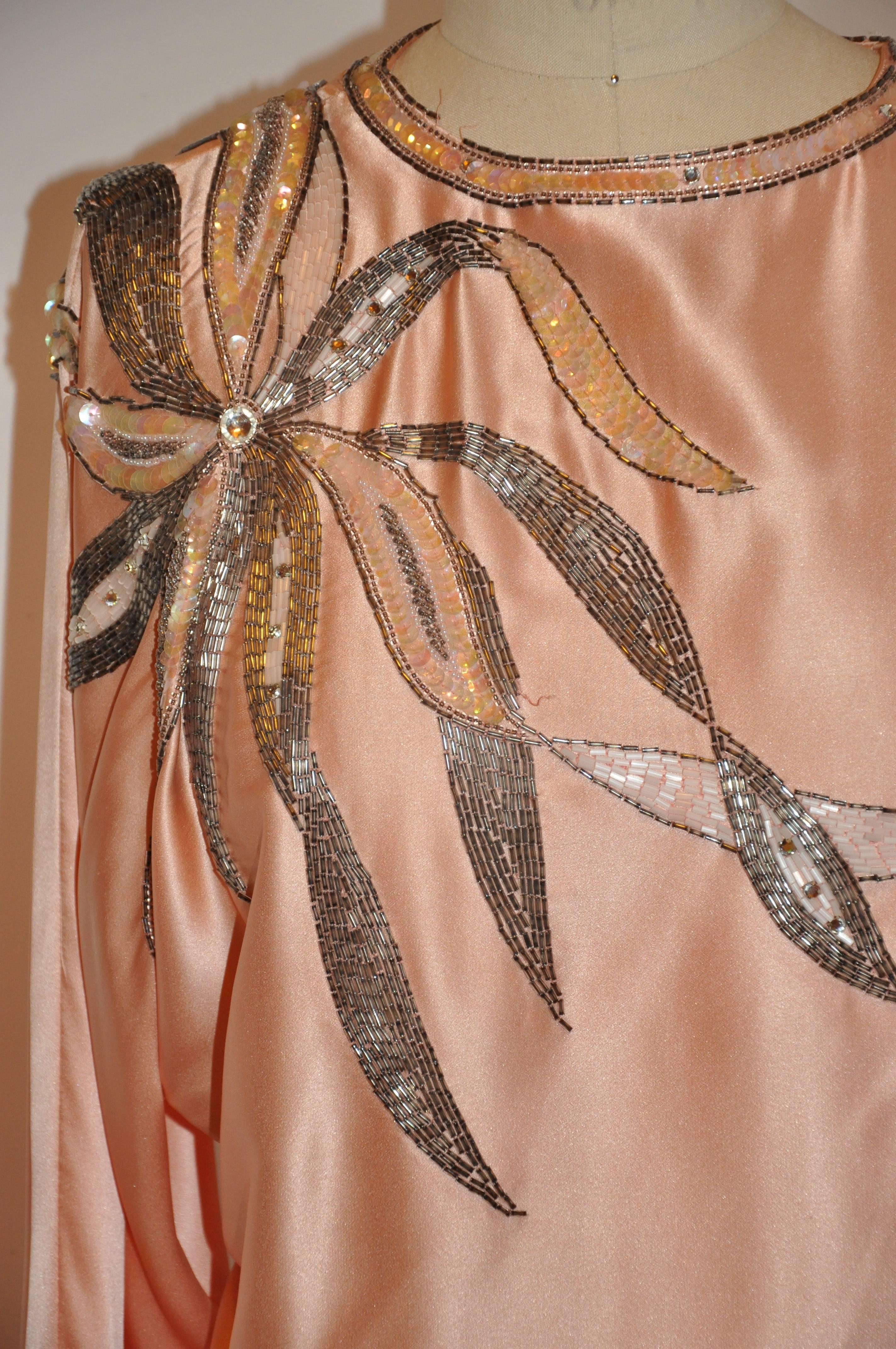 Donna Damon for Saks Fifth Avenue Camicetta in seta crepe de chine rosa cipria con paillettes in vendita