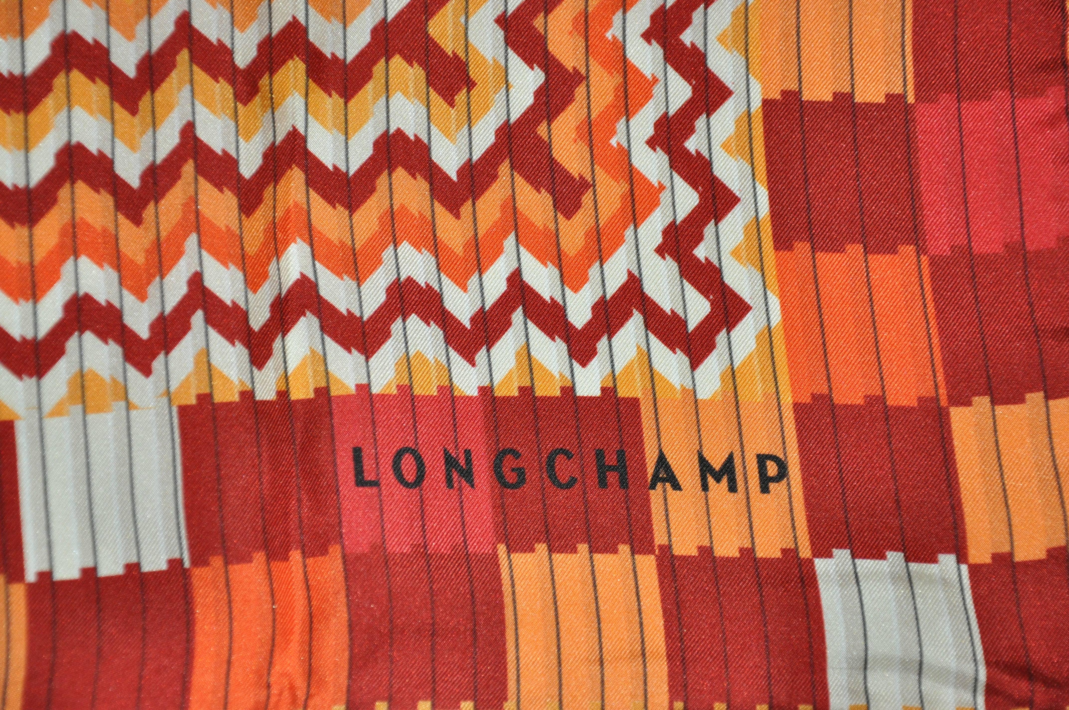 Longchamps Bold Mehrfarbiger Seidenschal im Zustand „Gut“ im Angebot in New York, NY