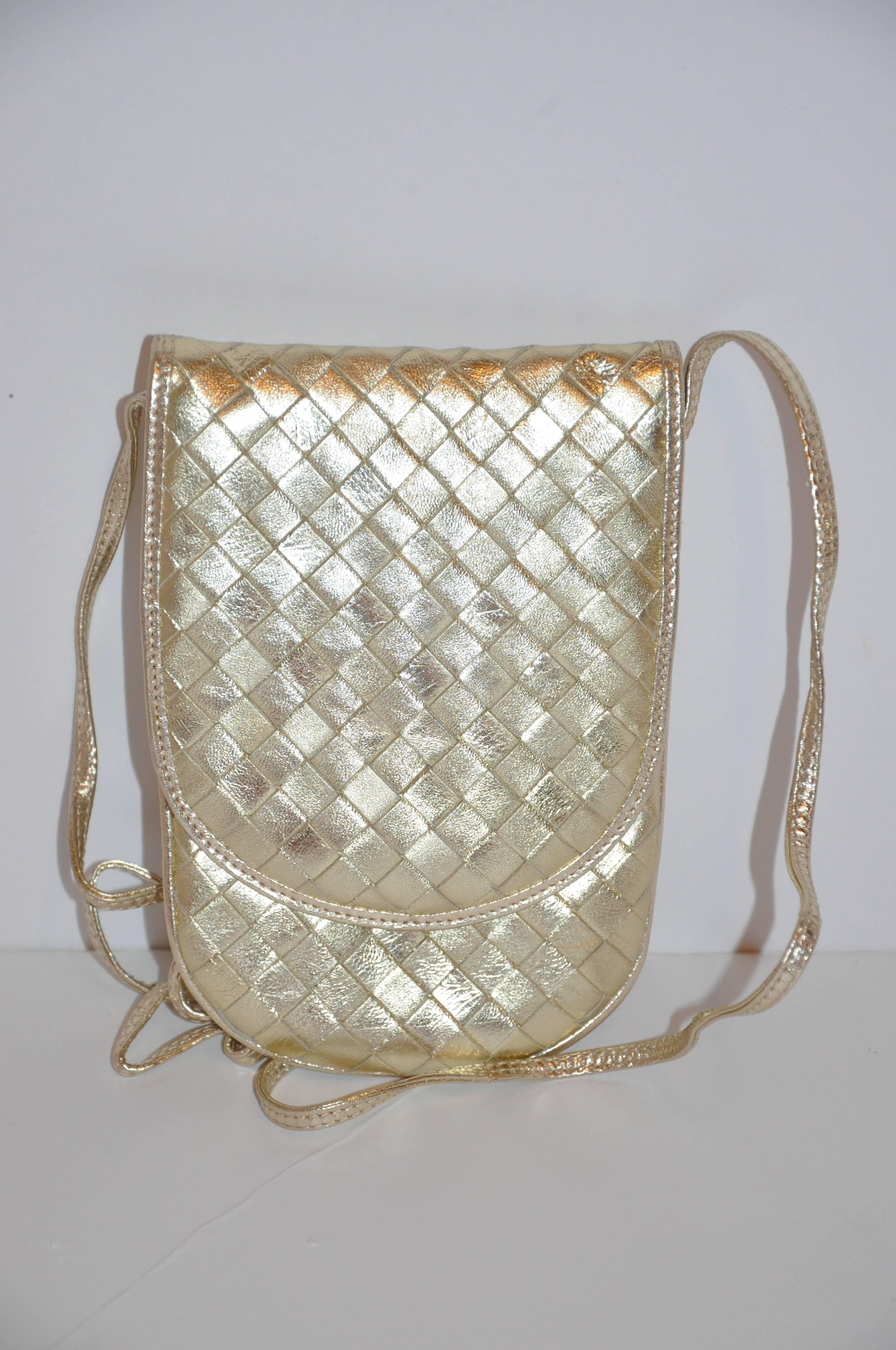 Bottega Veneta Metallic Gold Lammfell Cross-body Abend Umhängetasche (Braun) im Angebot