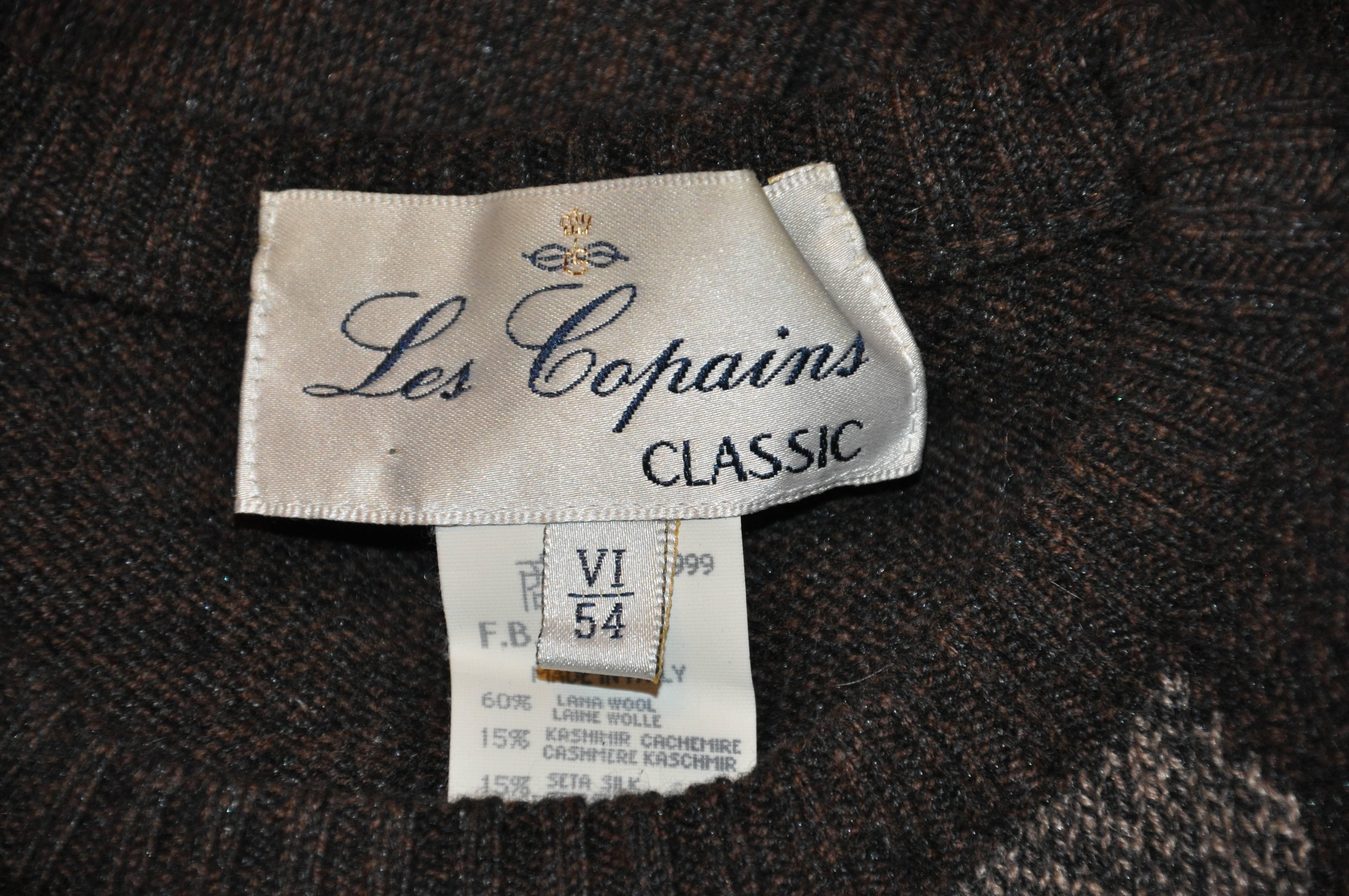        Les Copains men's multi-color pullover top in shades of browns mixed with patches of grays & black as well as browns & black is made with a wonderful blend of Cashmere 15%, wool 60%, silk 15%, and angora 10%. The total length measures 29