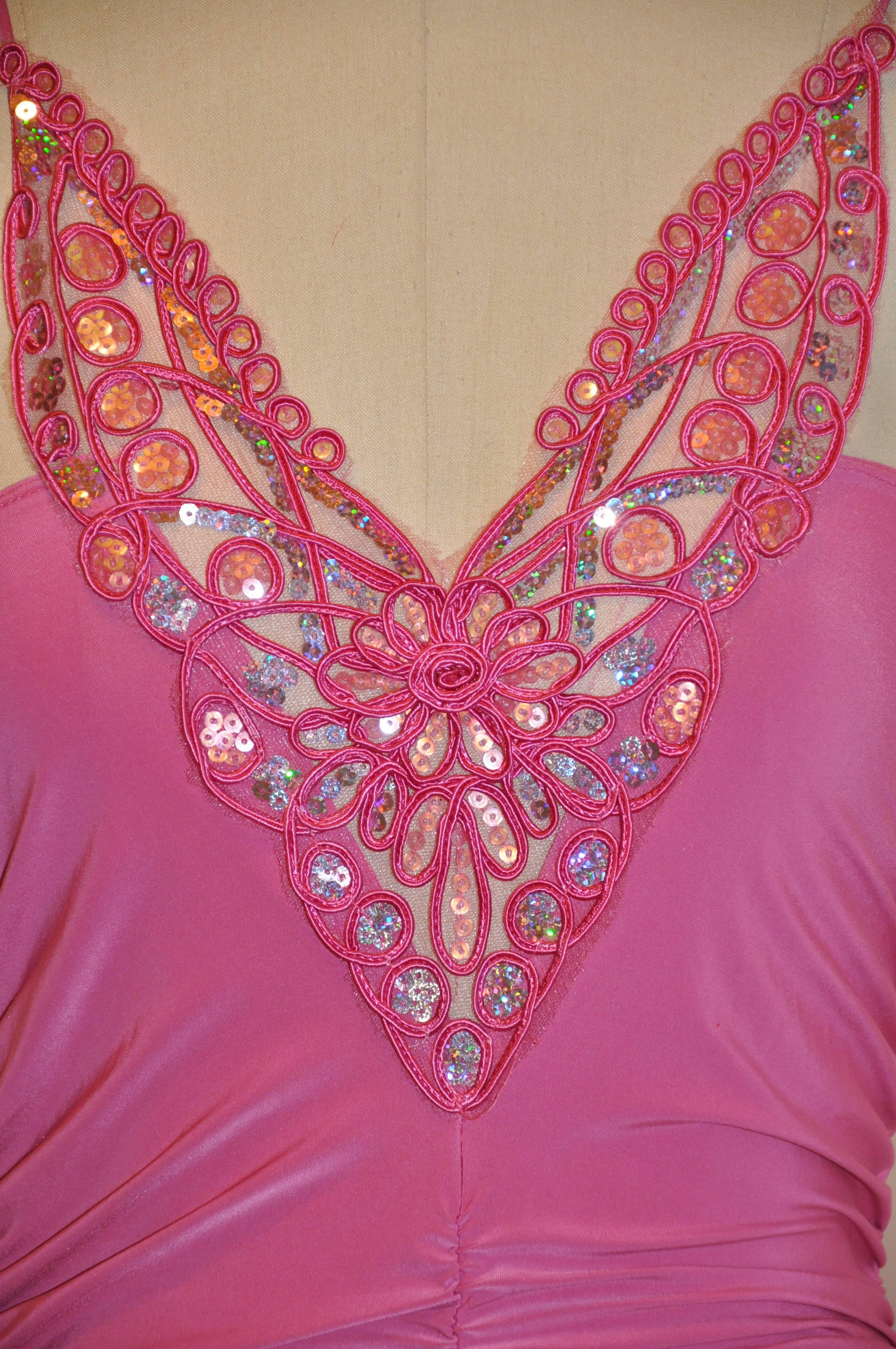 Moschino Weiches Fuchsia-Kleid mit Pailletten, das körperbetont wirkt (Pink) im Angebot