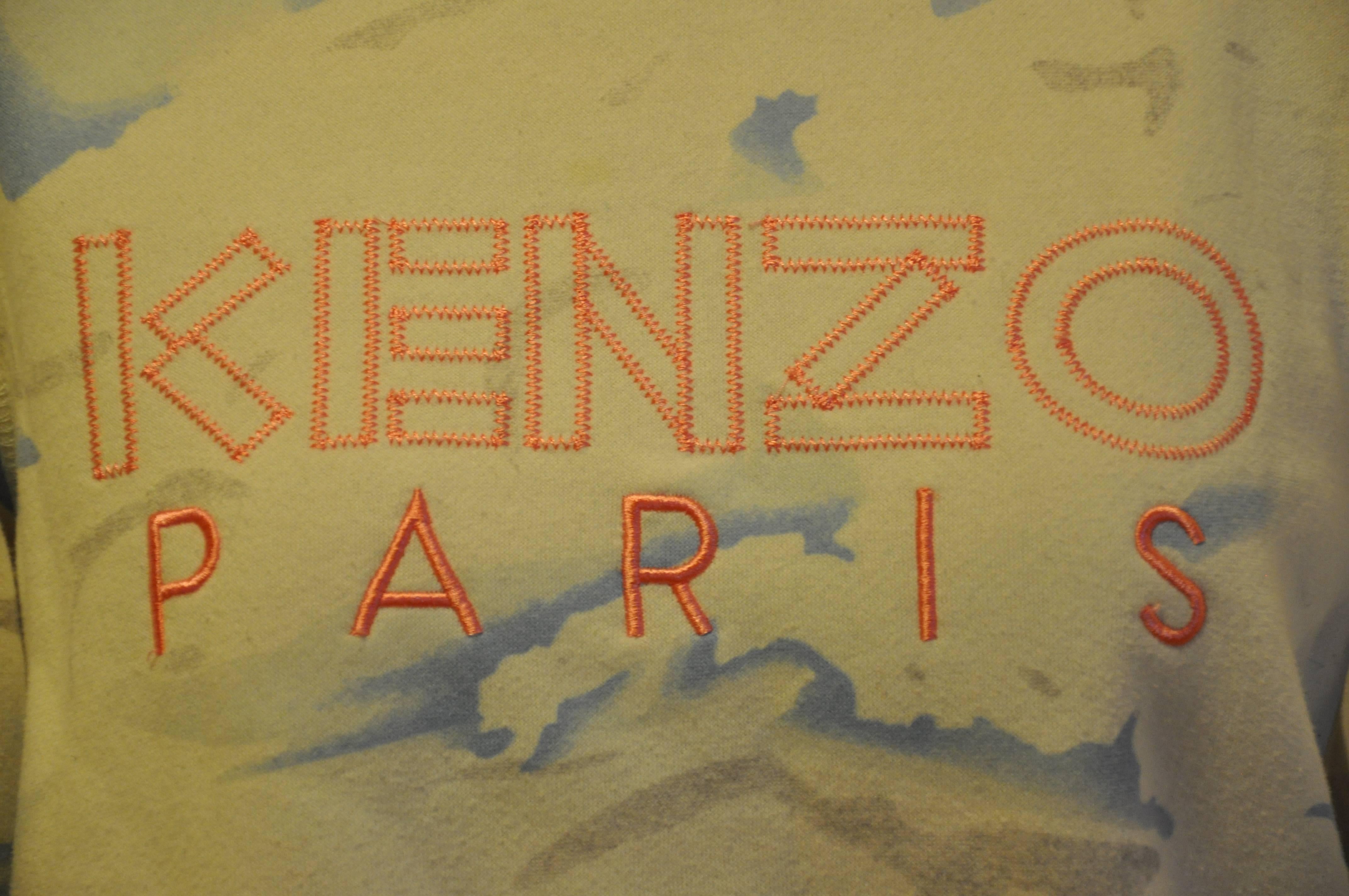 Pull à col ras du cou « Clouds » Kenzo en coton mélangé Bon état - En vente à New York, NY