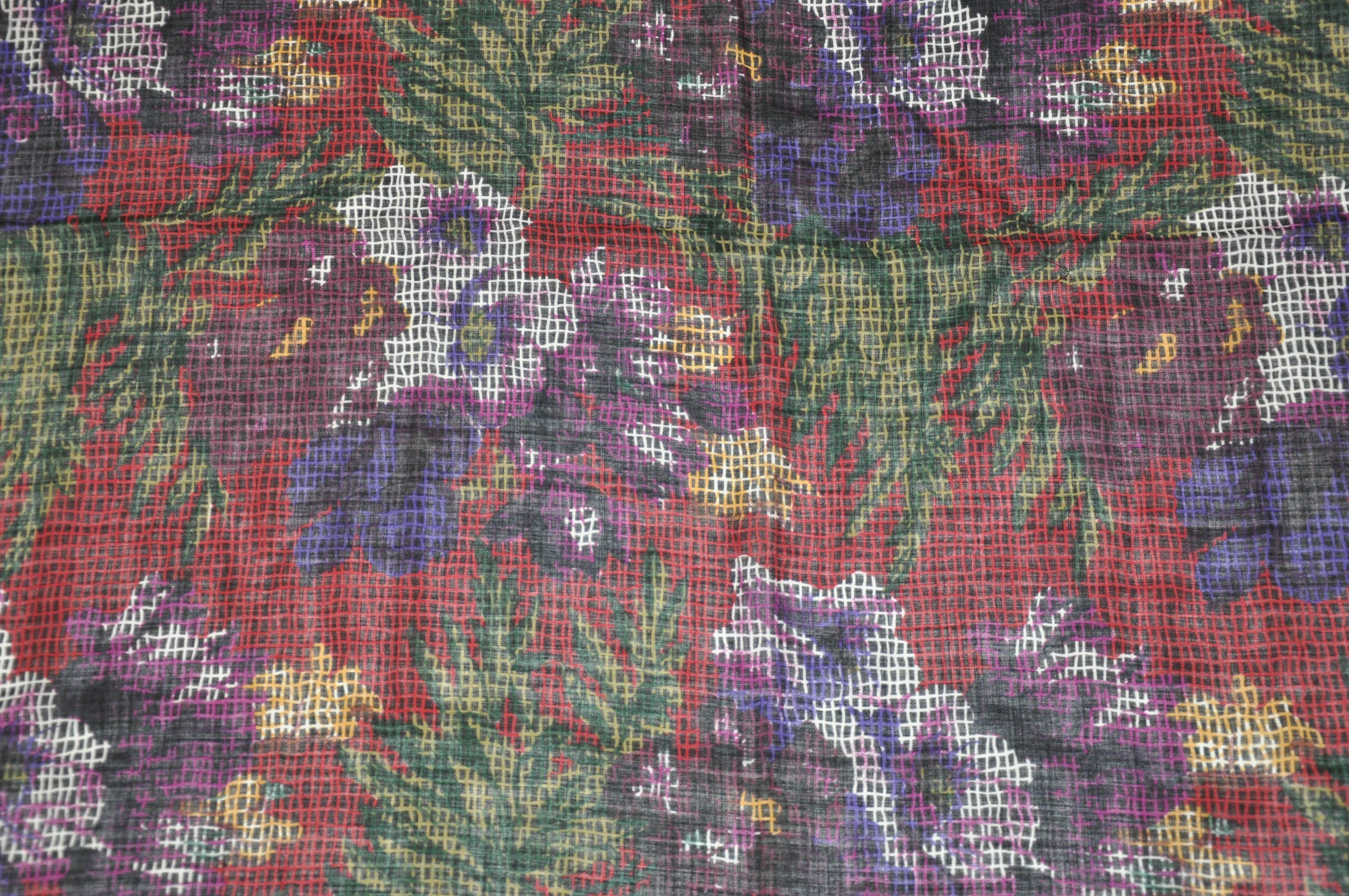 Grande écharpe en challis de laine multicolore avec franges Unisexe en vente