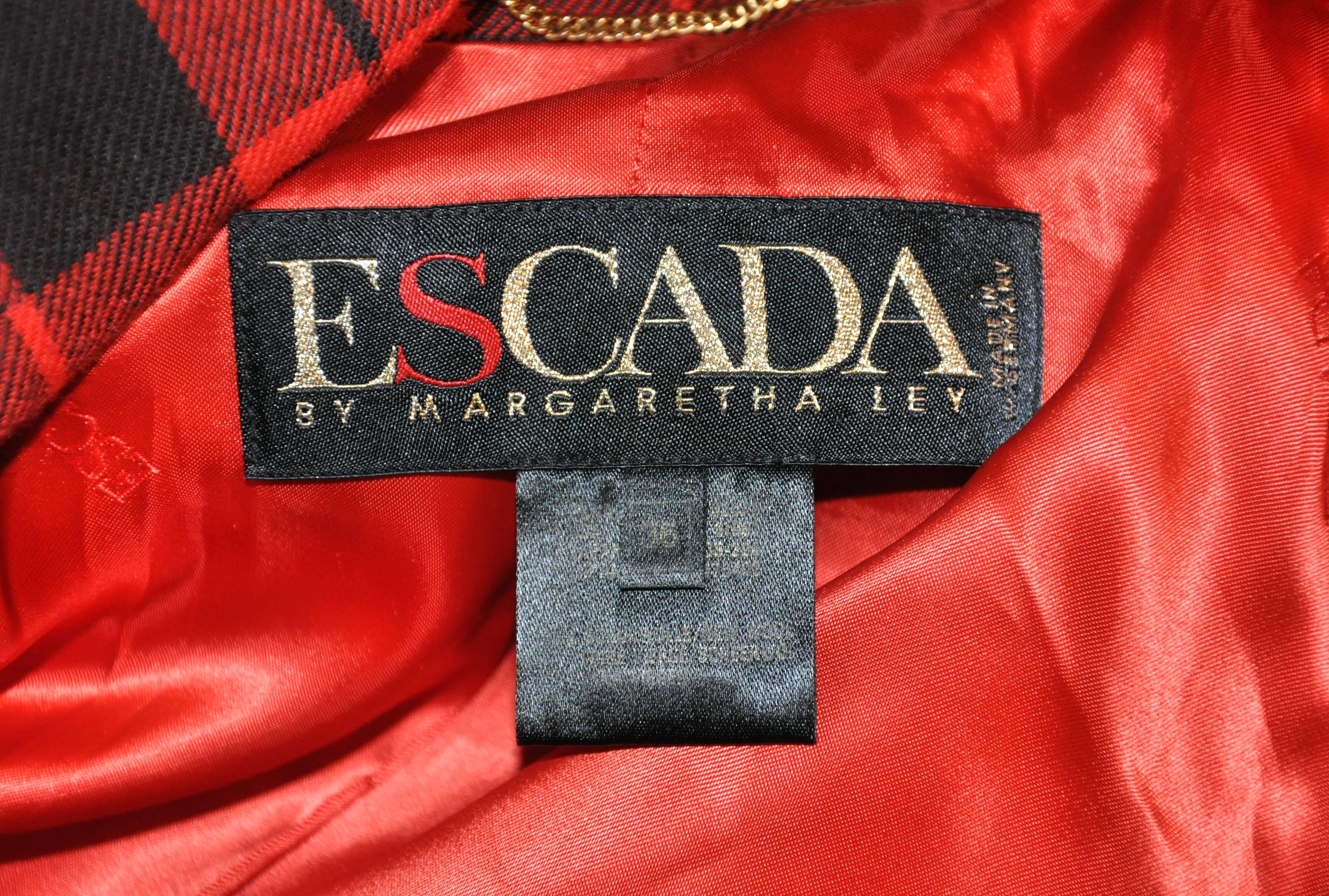 Escada Dreiteiliges Ensemble aus Wolle und Samt mit rotem und schwarzem kariertem Druck (Braun) im Angebot