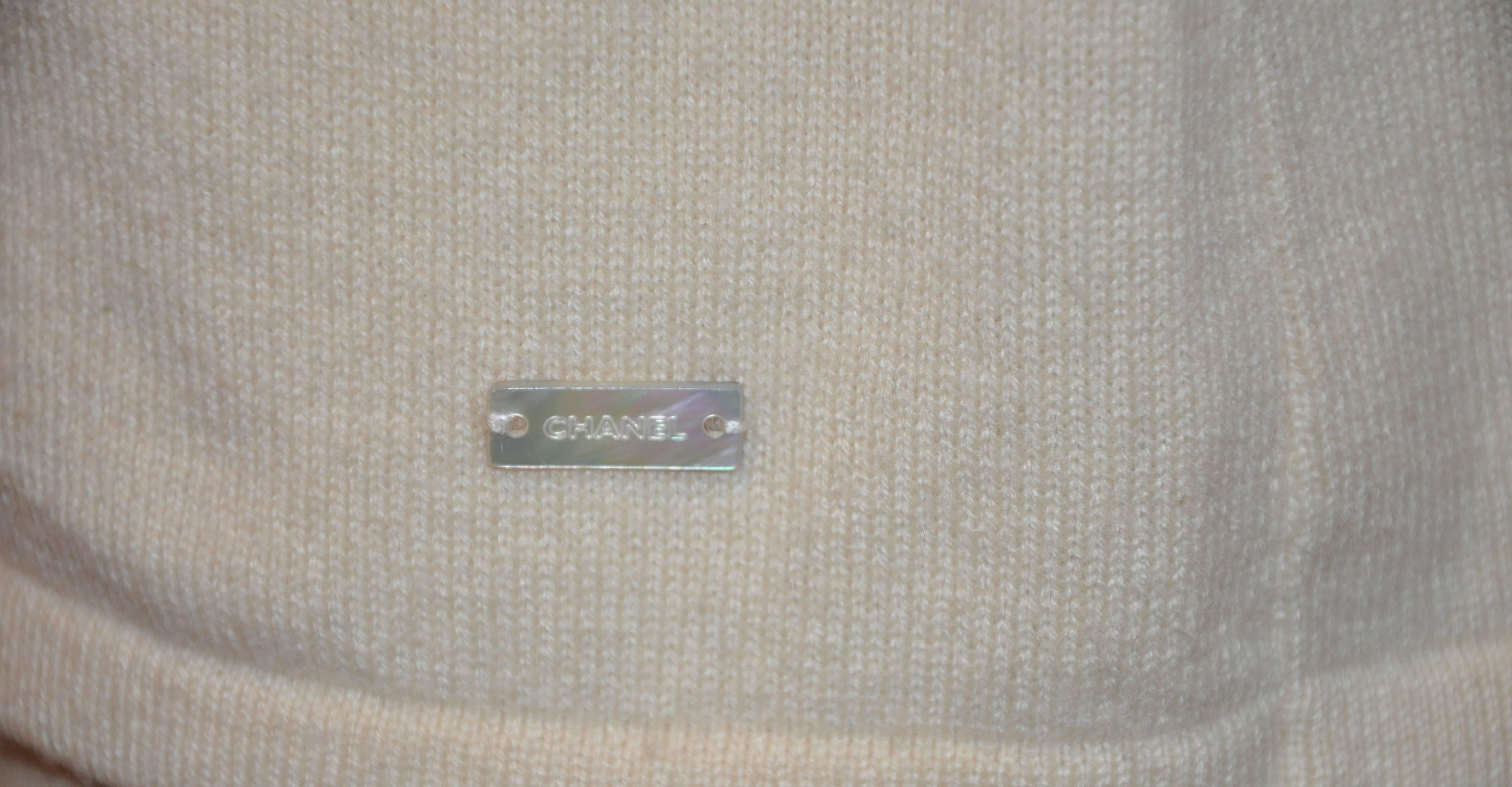 Beige Chanel Cream 2-Ply Cashmere Crew Neck Pullover For Sale