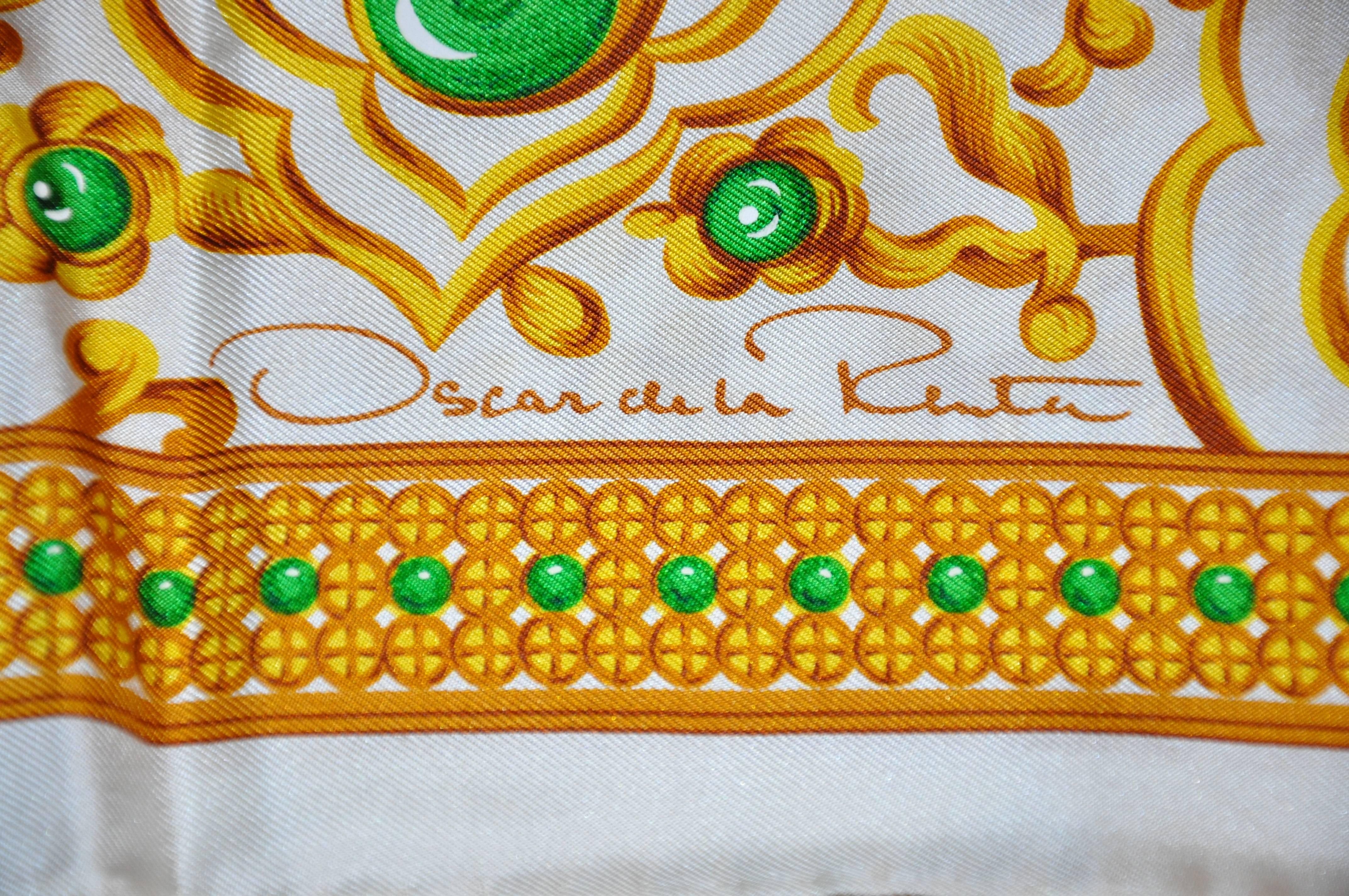 Oscar de la Renta - Grande écharpe en soie audacieuse et élégante avec accents vert émeraude Bon état - En vente à New York, NY