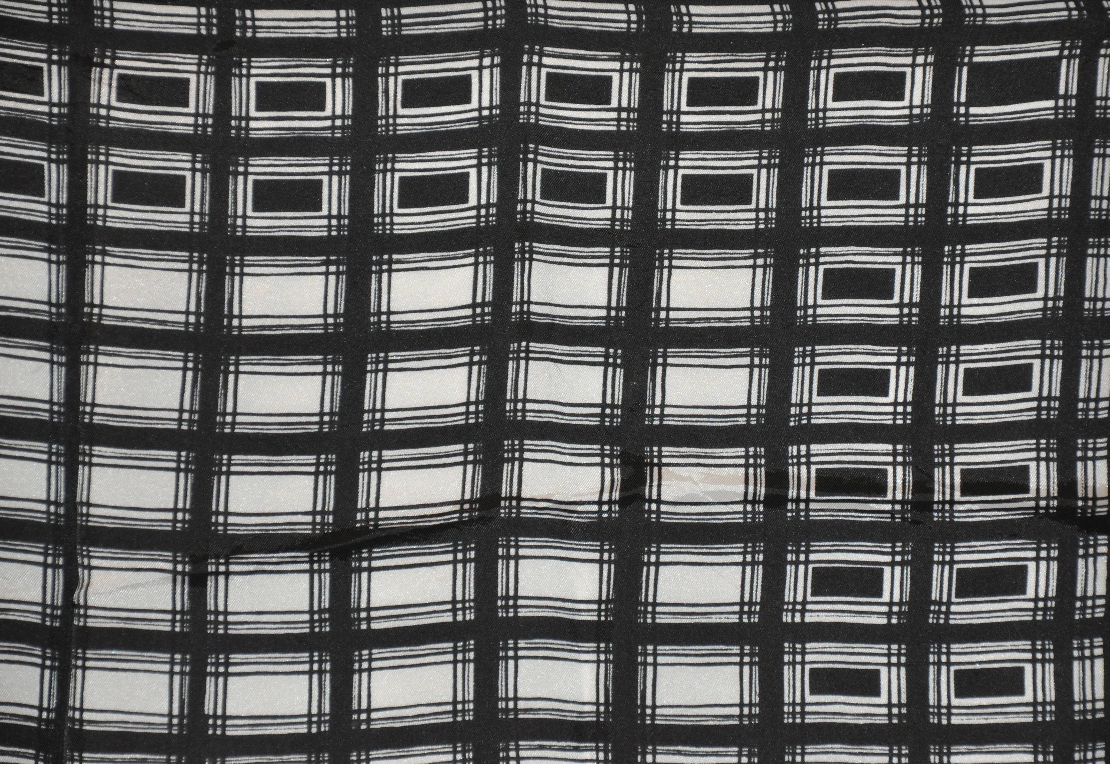        Vera black & white abstract scarf of acetate measures 26