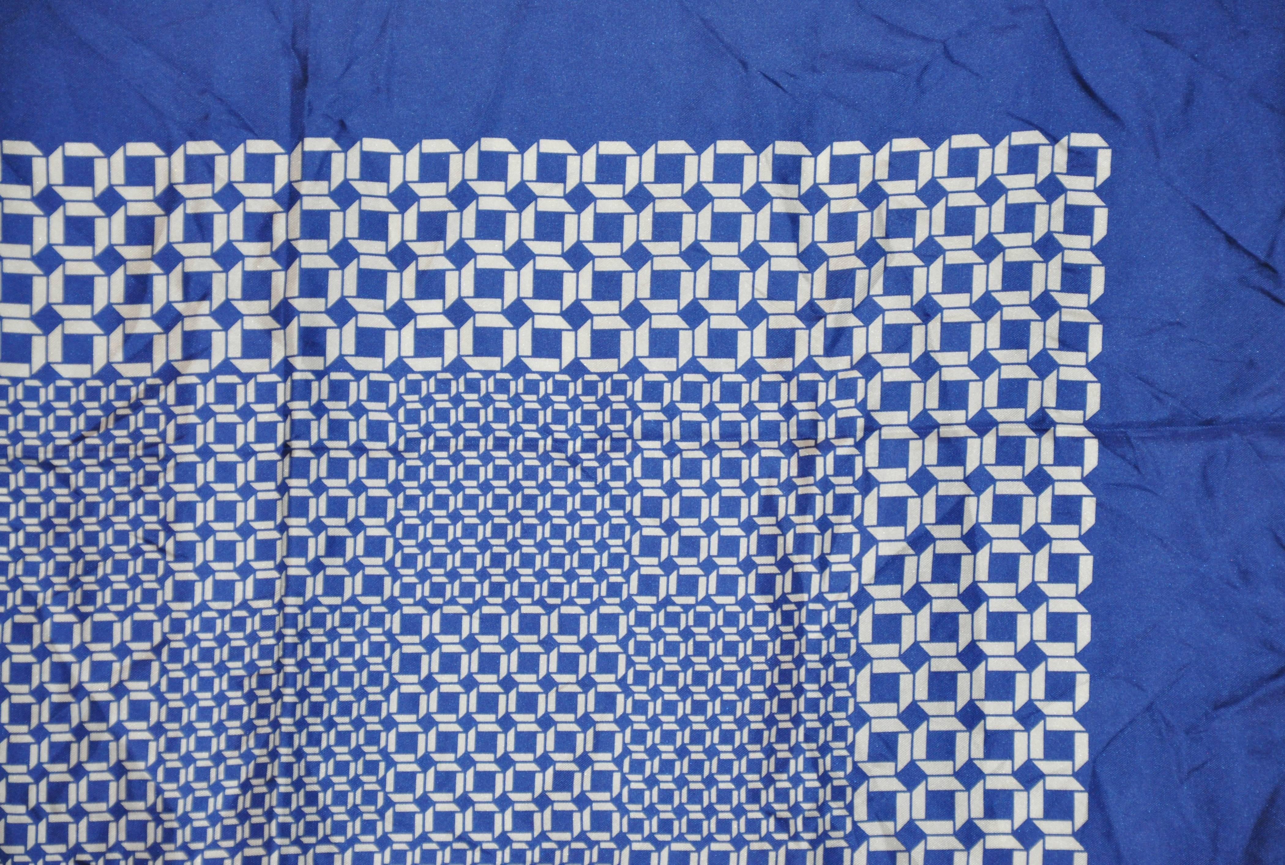 Jean Casseeere Bolder abstrakter Seidenschal in Marineblau & Weiß (Violett) im Angebot