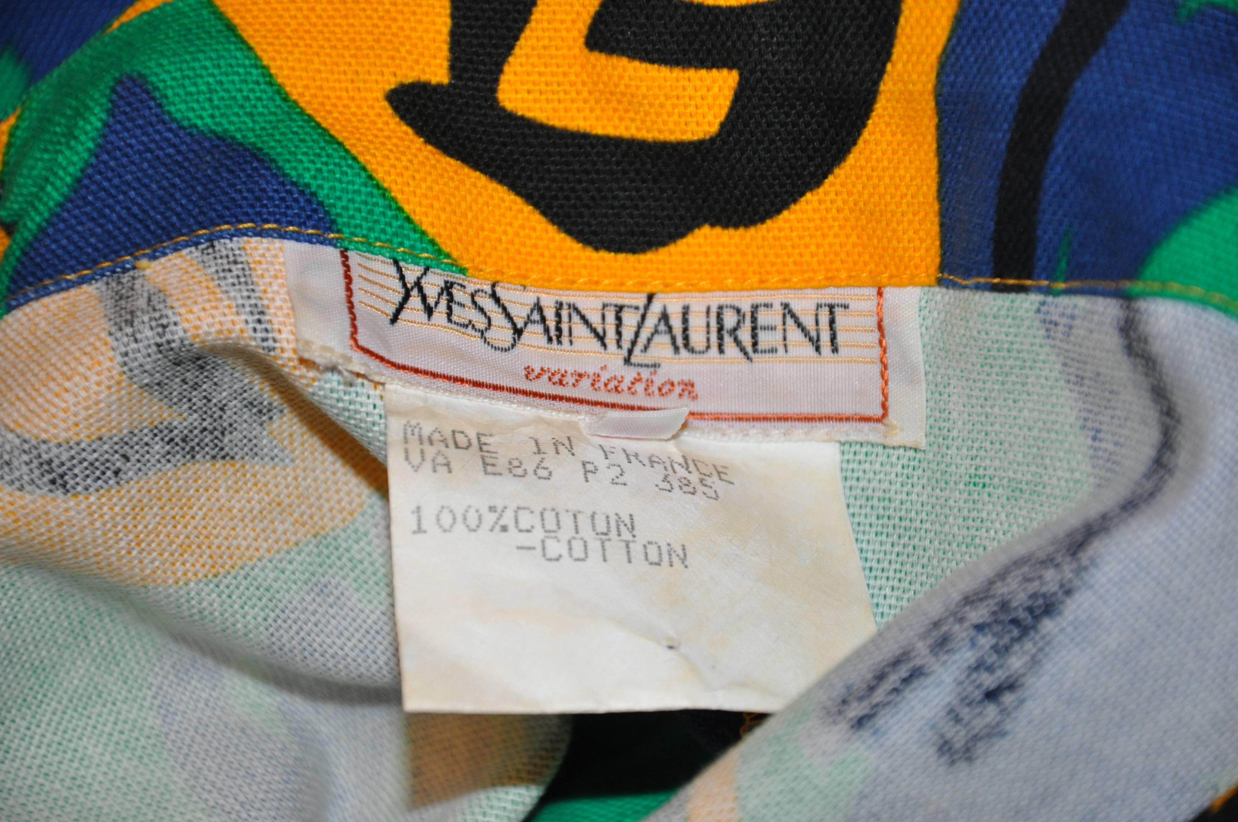 Bleu Yves Saint Laurent - Robe d'été en coton à fleurs multicolores en vente