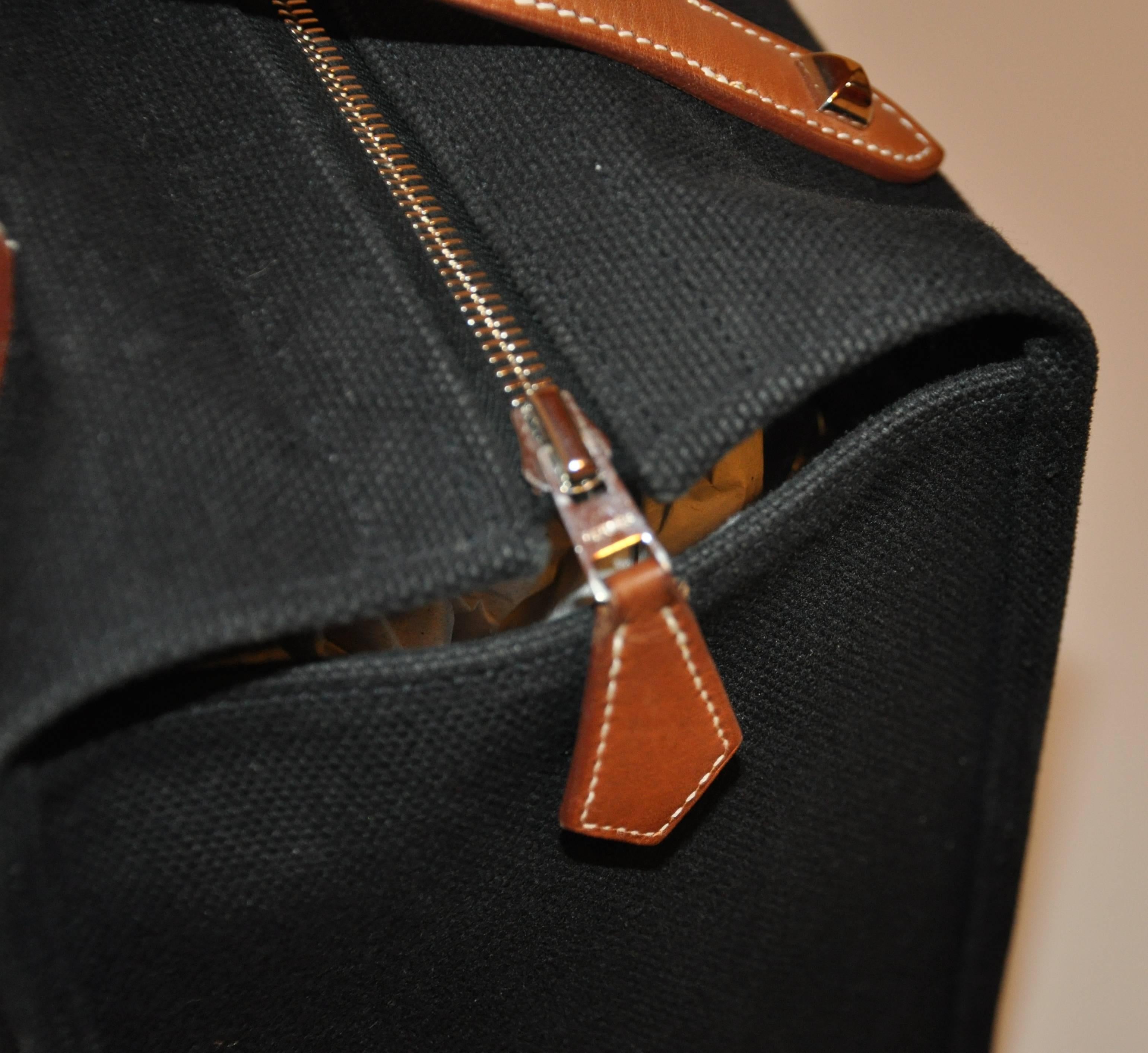 Hermes Reisetasche aus schwarzem Segeltuch  (Schwarz) im Angebot