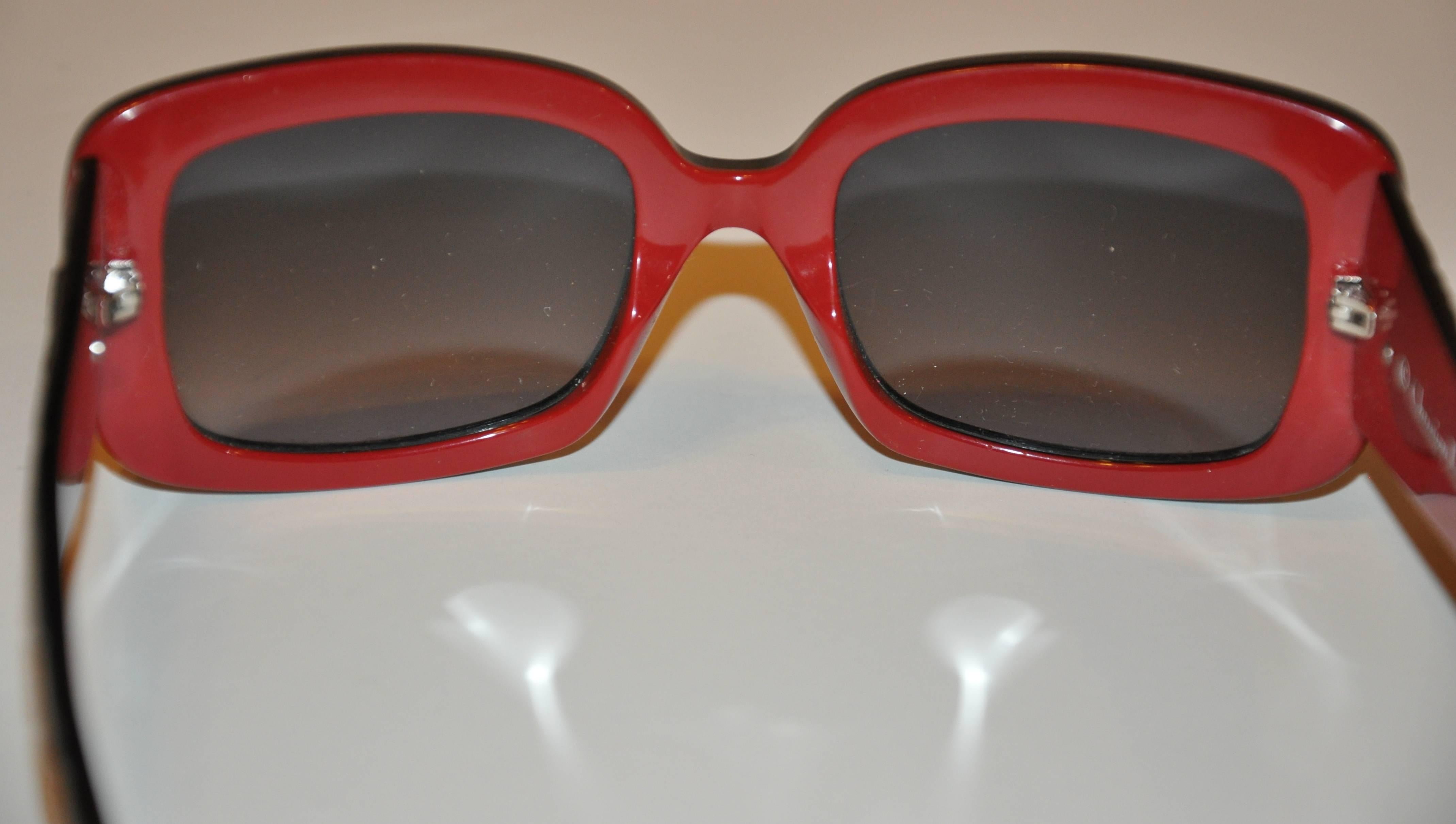 Christian Dior Thick Black Lucite with Brick Lucite Interior Sunglasses In Good Condition In New York, NY