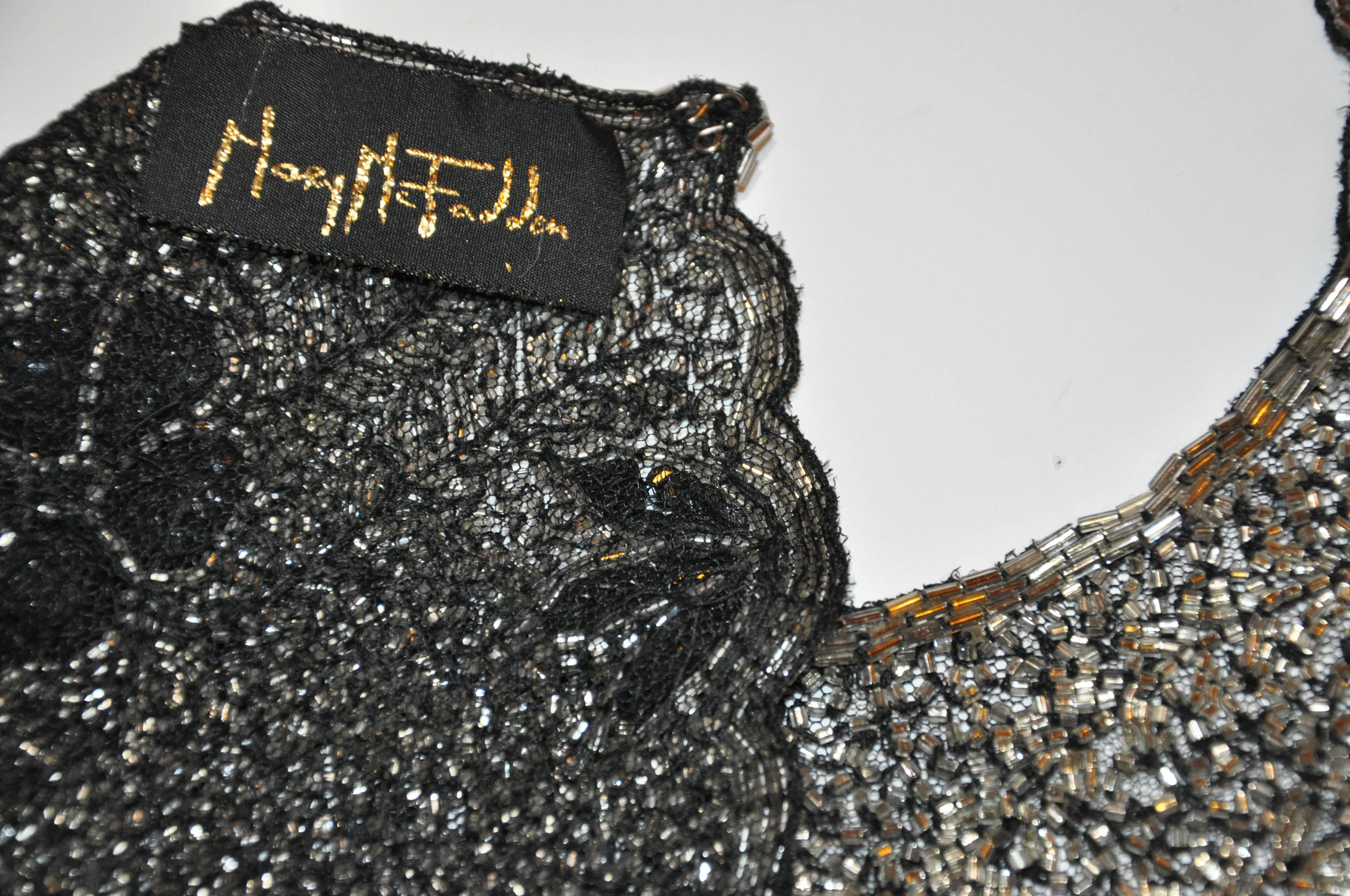Detaillierte, handgeknüpfte Bugle-Perlen mit Pailletten-Seidenkragen von Mary McFadden im Zustand „Gut“ im Angebot in New York, NY