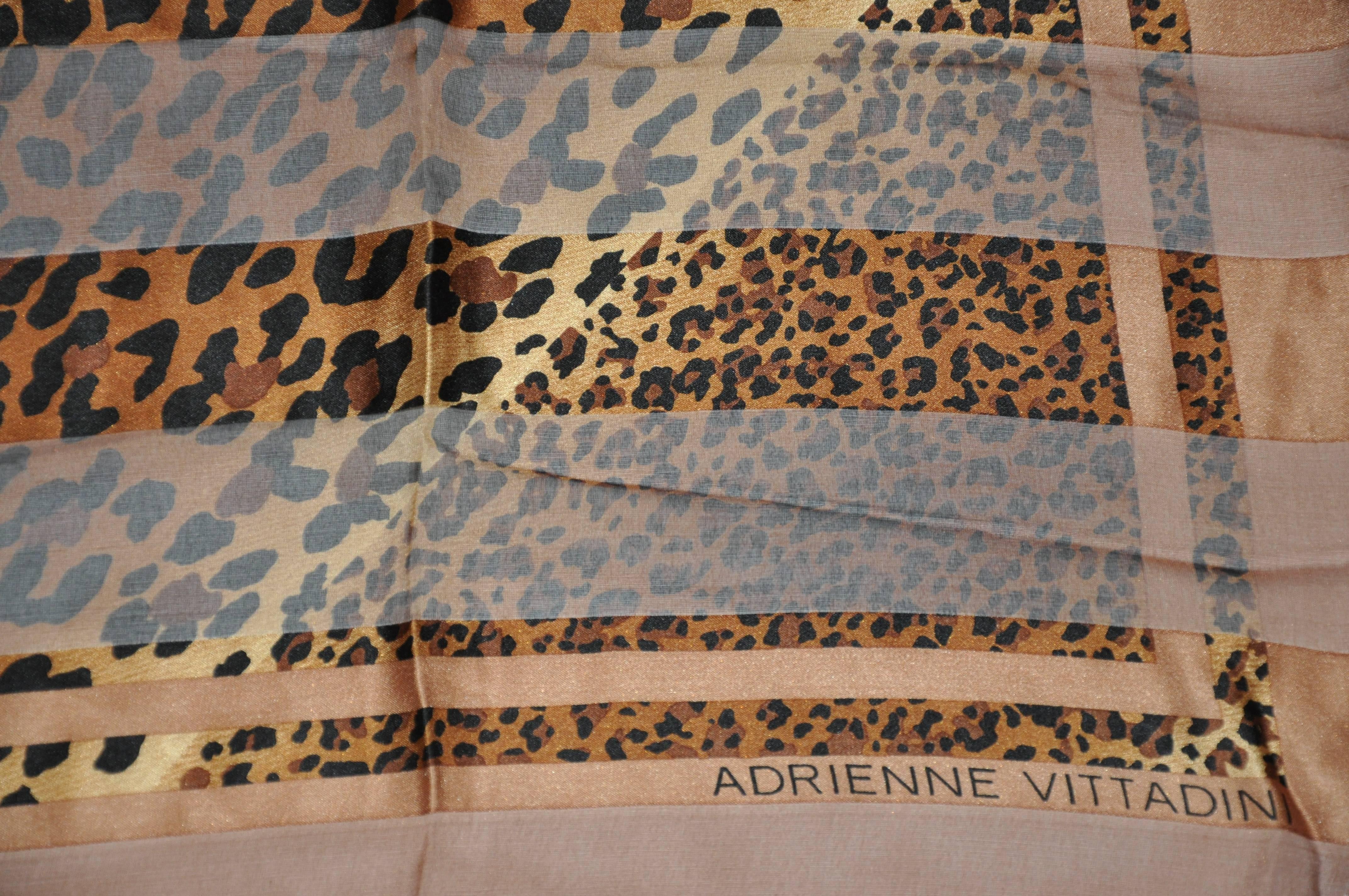 Adrienne Vittadini - Écharpe en soie et mousseline à imprimé léopard « Multi-Size » Bon état - En vente à New York, NY