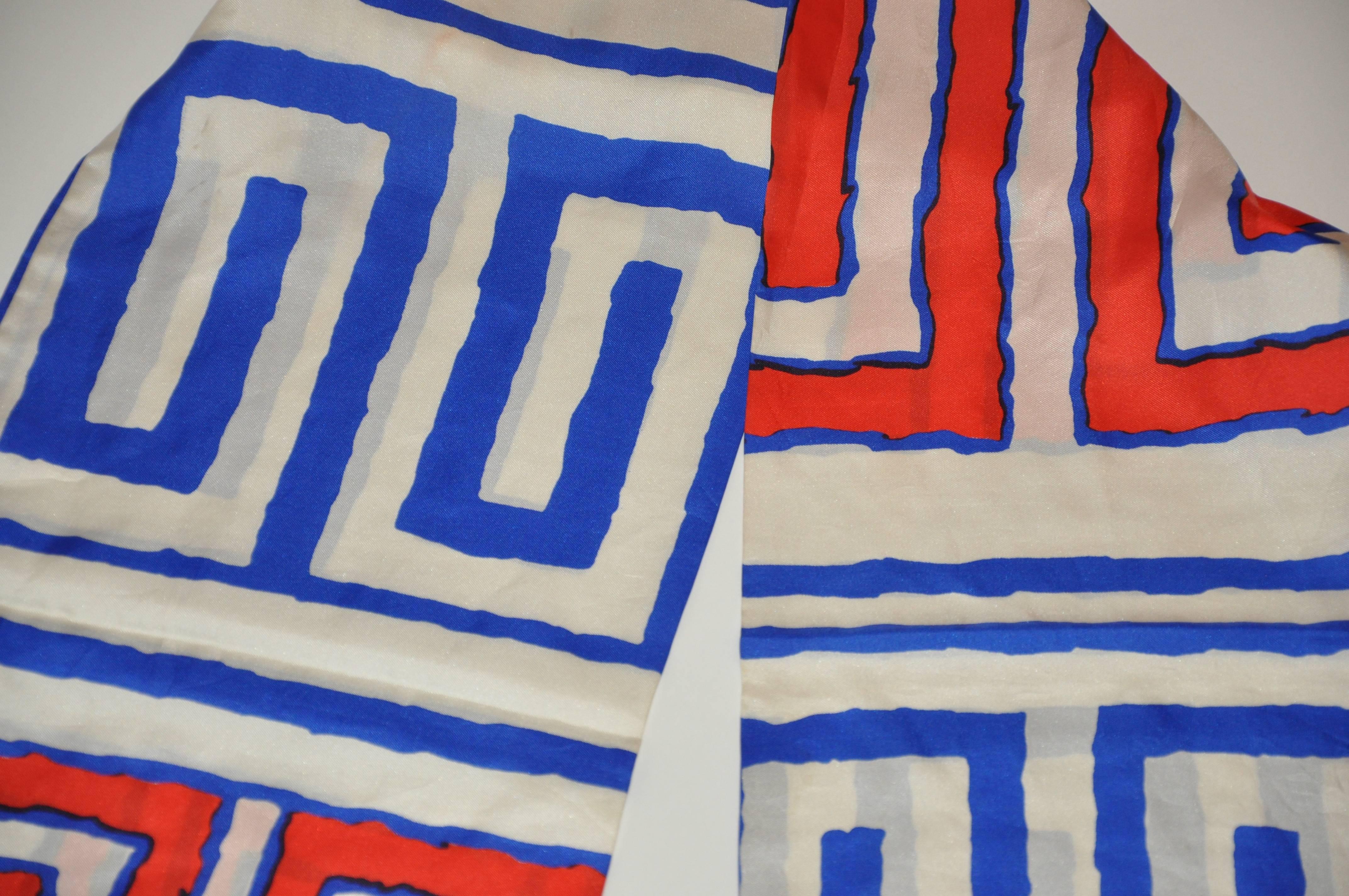 Écharpe rectangulaire à double épaisseur en soie à franges rouge, blanc et bleu Burmel audacieuse Bon état - En vente à New York, NY