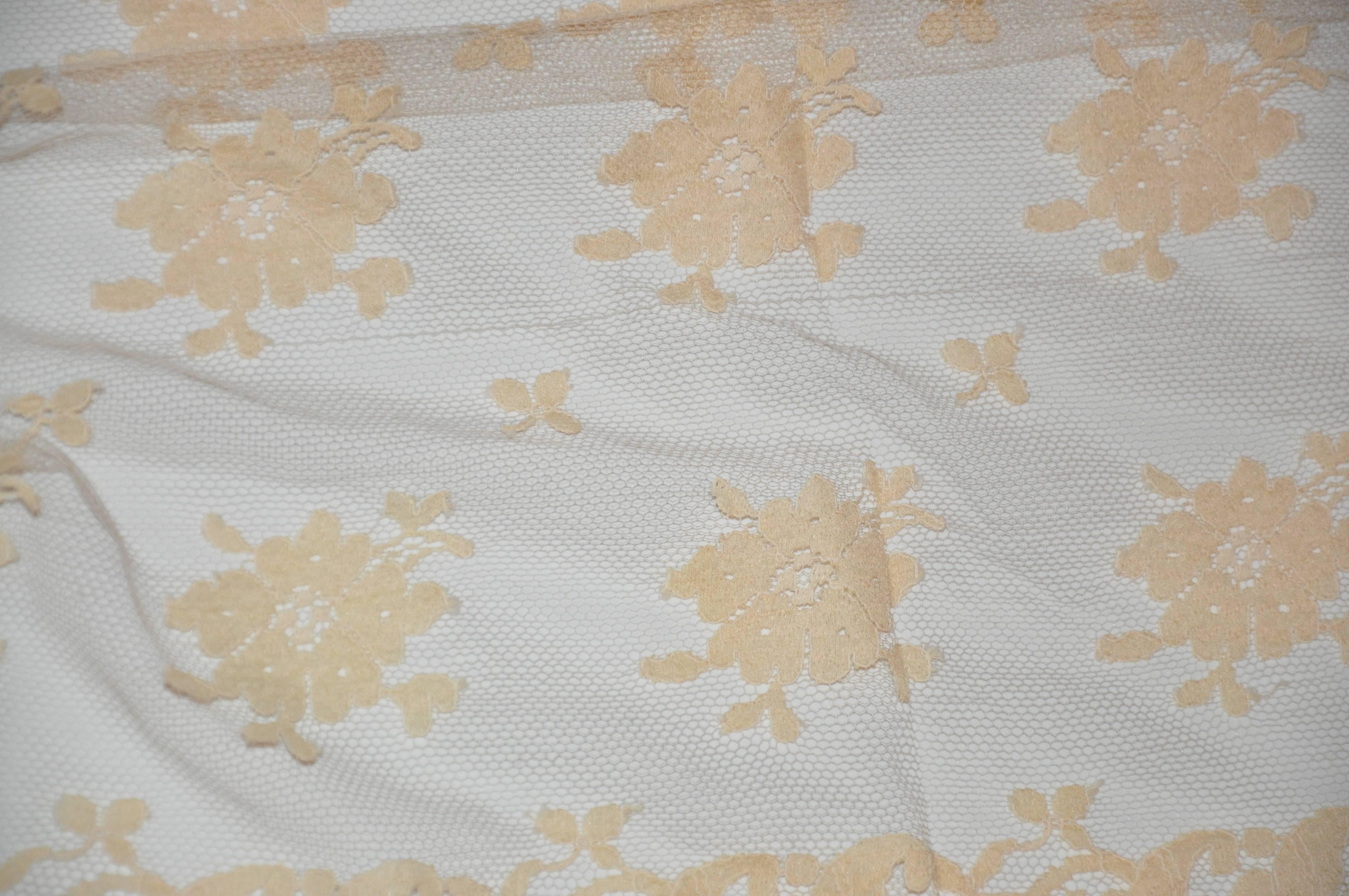 Chal Floral de Encaje y Red Marfil Beige en venta