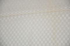 Texturierter Schal aus cremefarbenem Seidenkrepp Di Chine „Hand-Knotted“