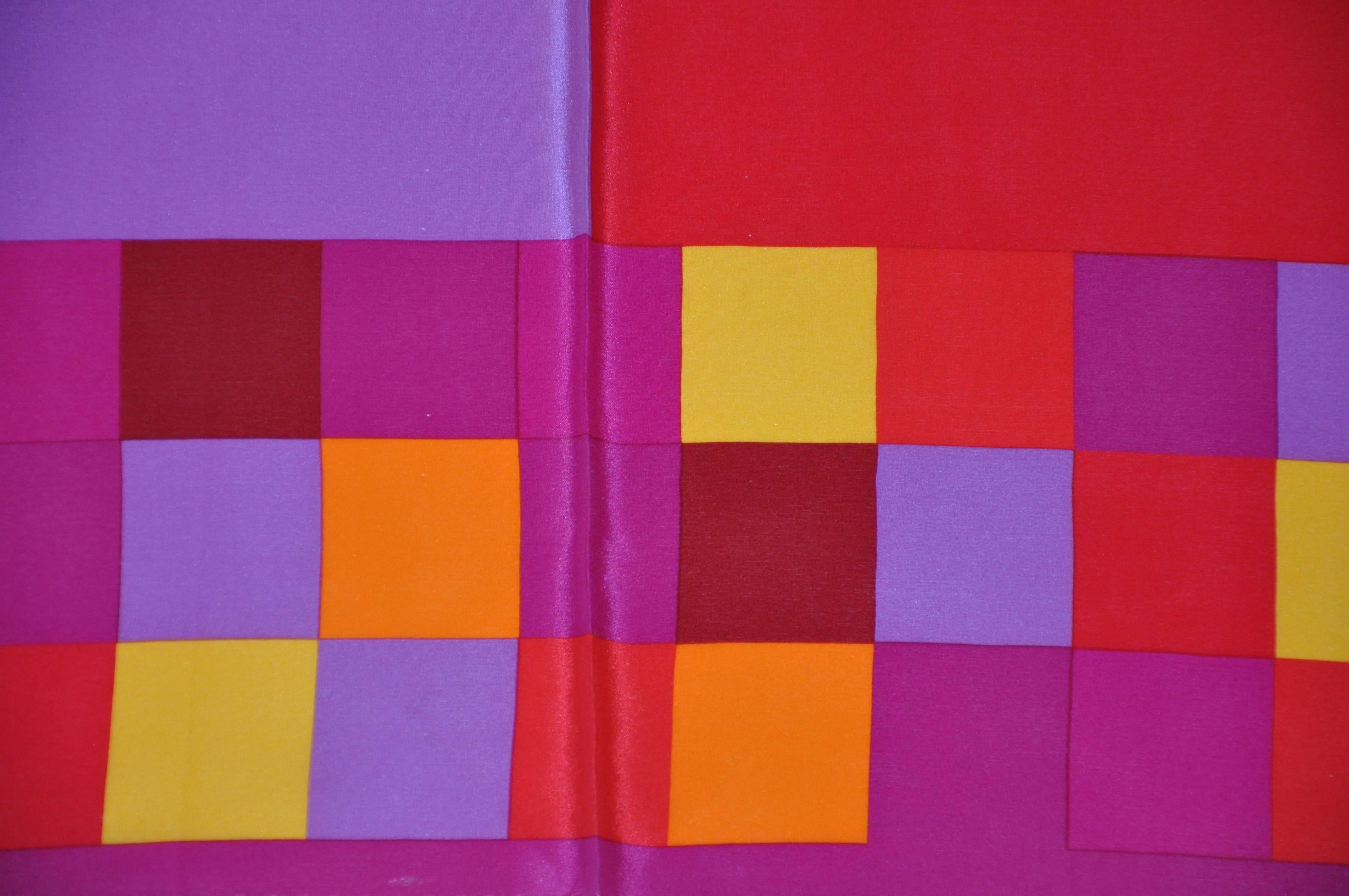 Rouge Adrienne Vittadini - Grande écharpe en soie rouge avec petits blocs et blocs en vente