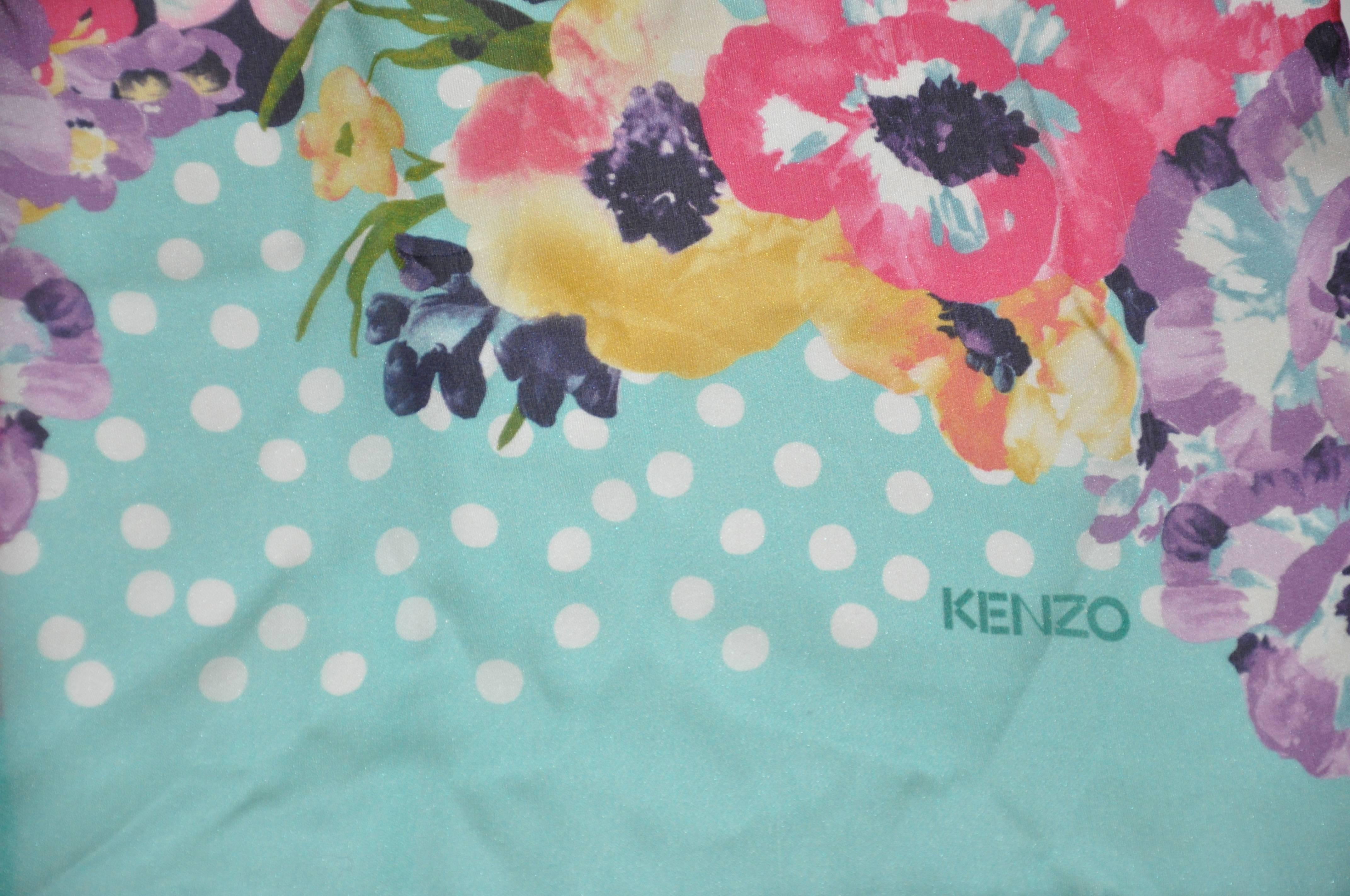 Le grand foulard rectangulaire en mousseline de soie de Kenzo 
