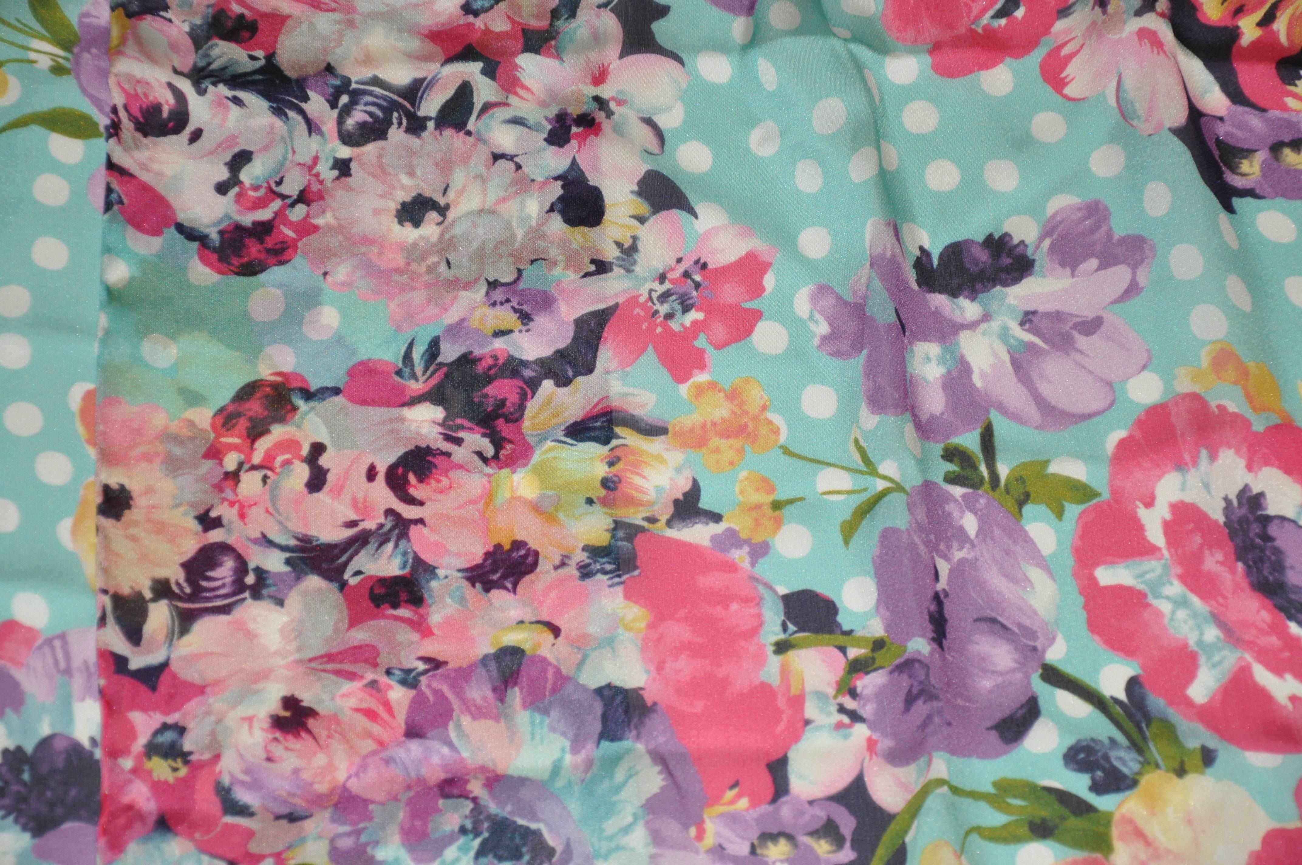 Gris Kenzo - Grande écharpe rectangulaire en mousseline de soie multicolore « Multi-Floral with Dots » en vente