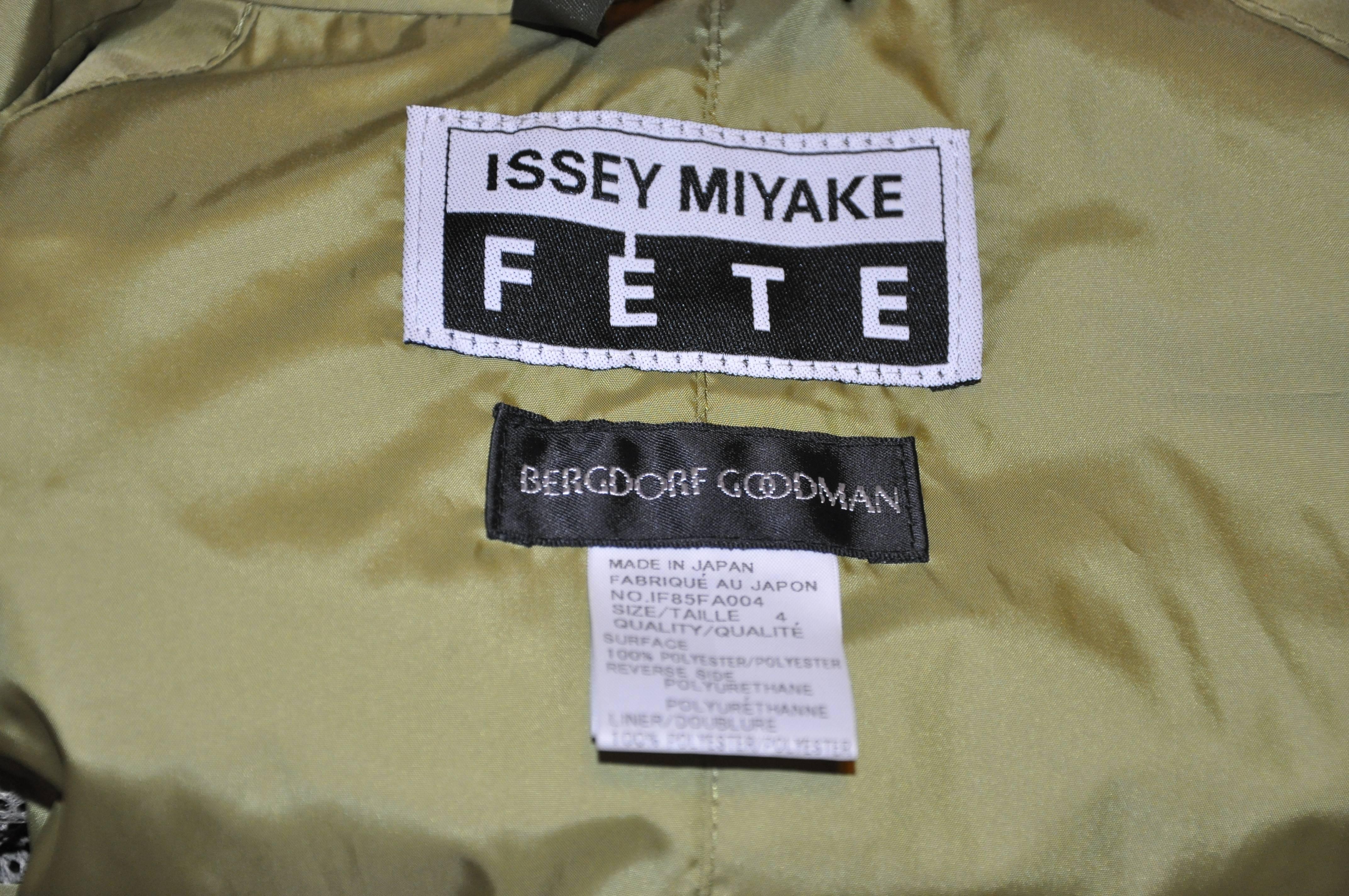 Issey Miyake Olive Green Optional Hooded Maxi Detailed Top Stitch Trench Coat In Good Condition For Sale In New York, NY