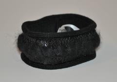 Yves Saint Laurent Pulsera negra tejida a mano y lentejuelas