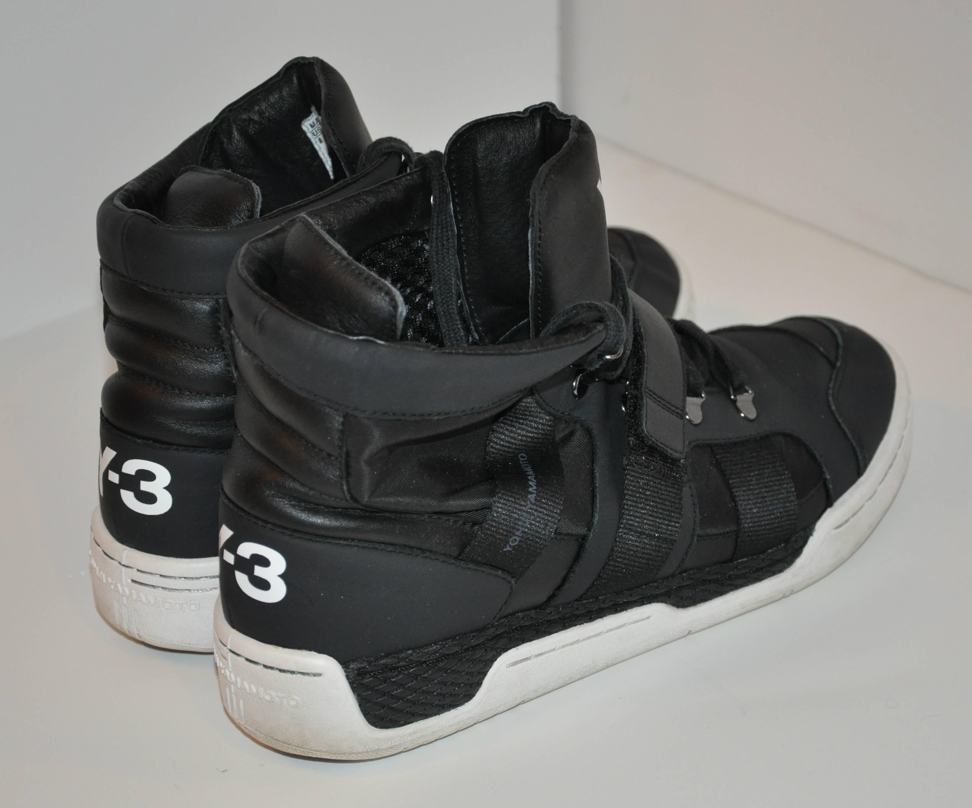 Yohji Yamamoto Schwarze High-Top-Sneakers mit Schnürung für Damen oder Herren im Angebot