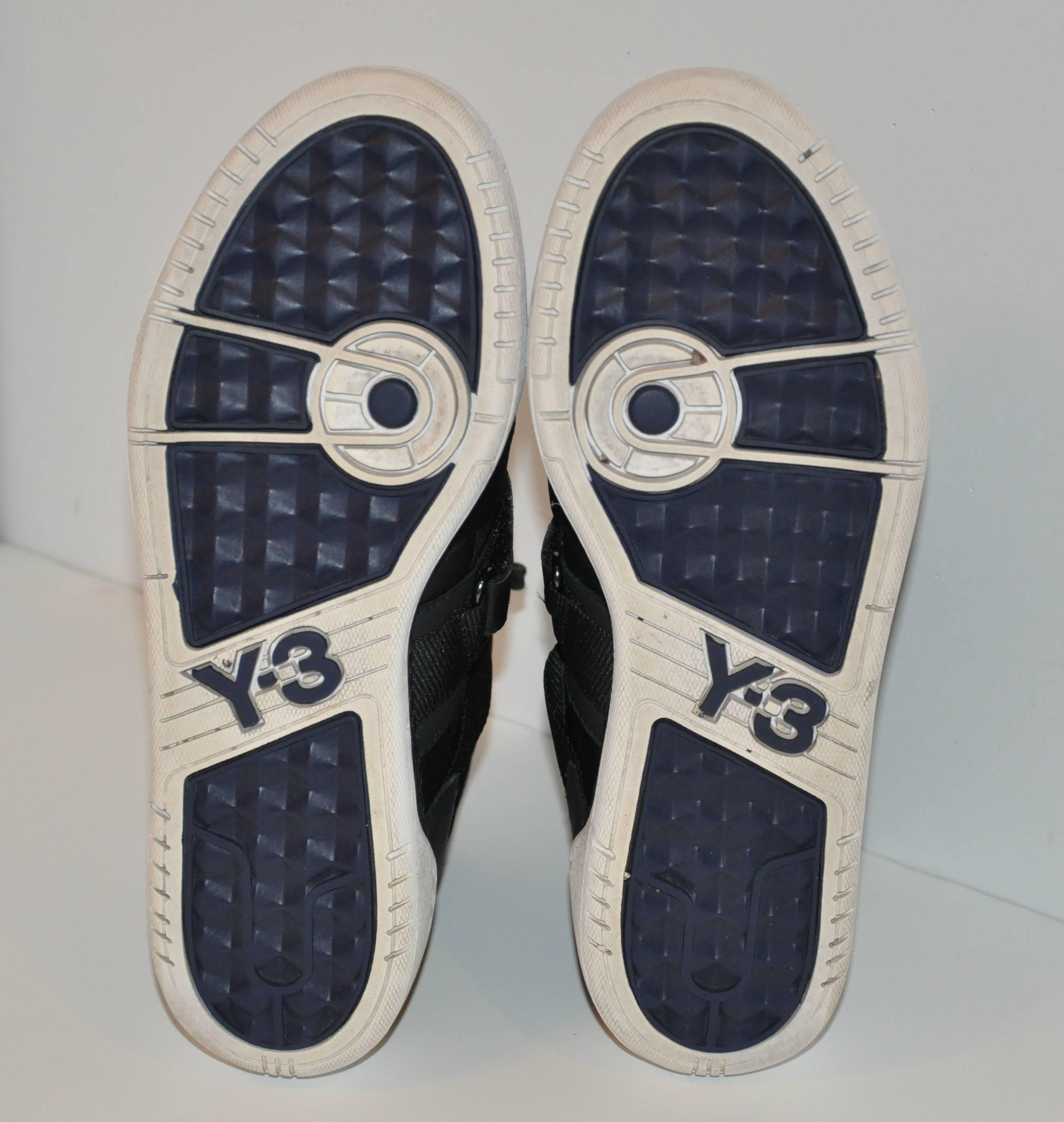 Yohji Yamamoto Schwarze High-Top-Sneakers mit Schnürung im Angebot 1